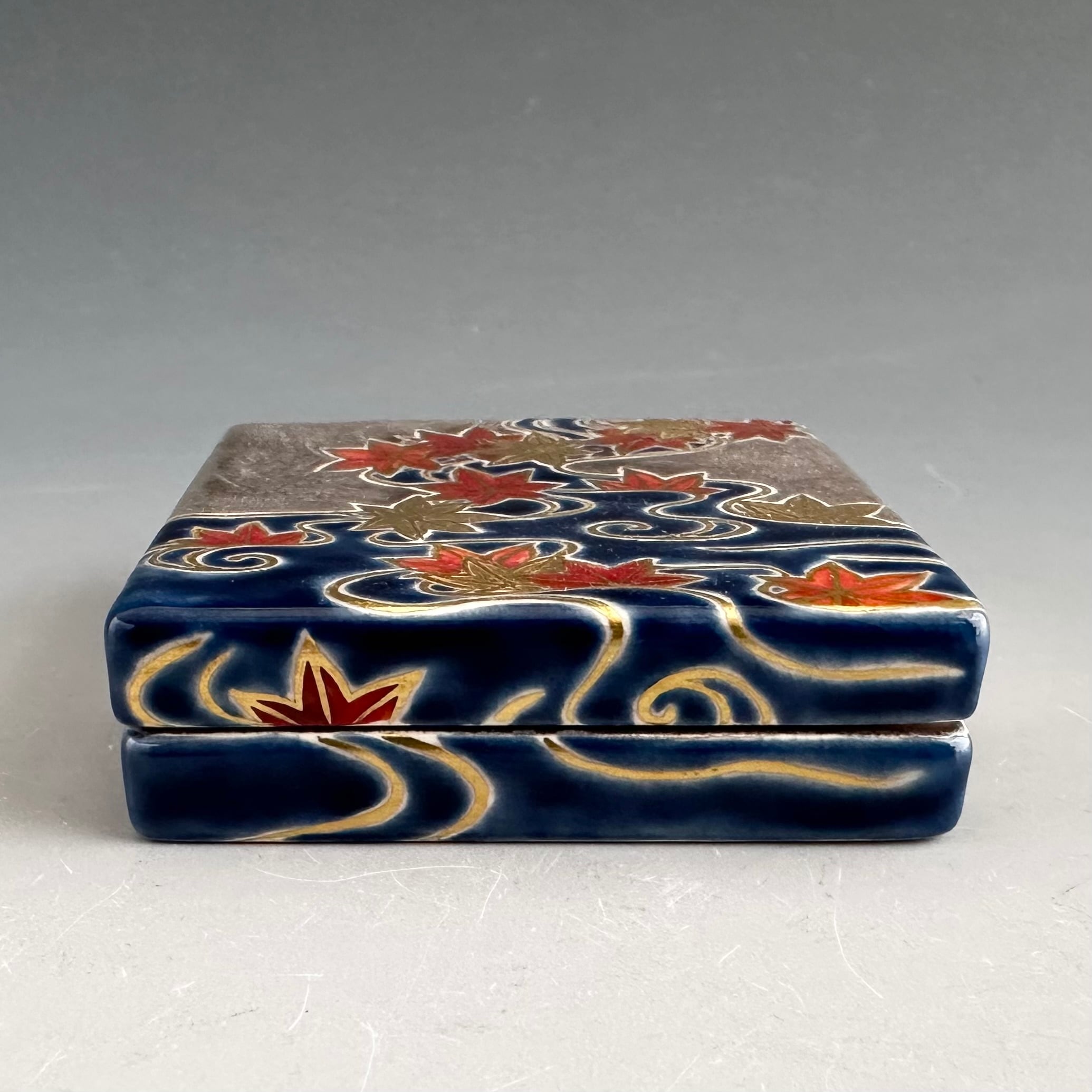 茶道具 色紙形 紅葉流水 香合 水無月窯 藤谷芳哉 共箱 秋 もみじ 炉用