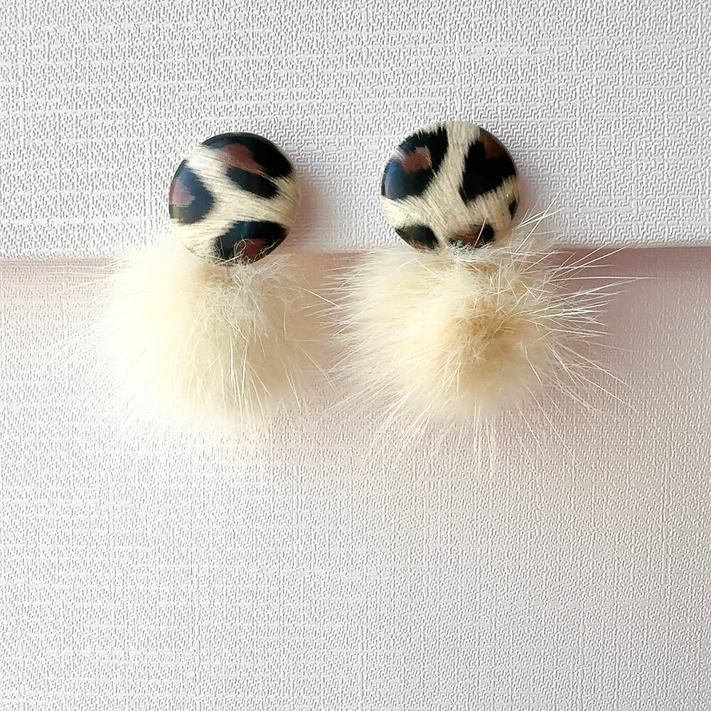 ライトベージュファー再入荷》ヒョウ柄ボタンイヤリング・ピアスx 