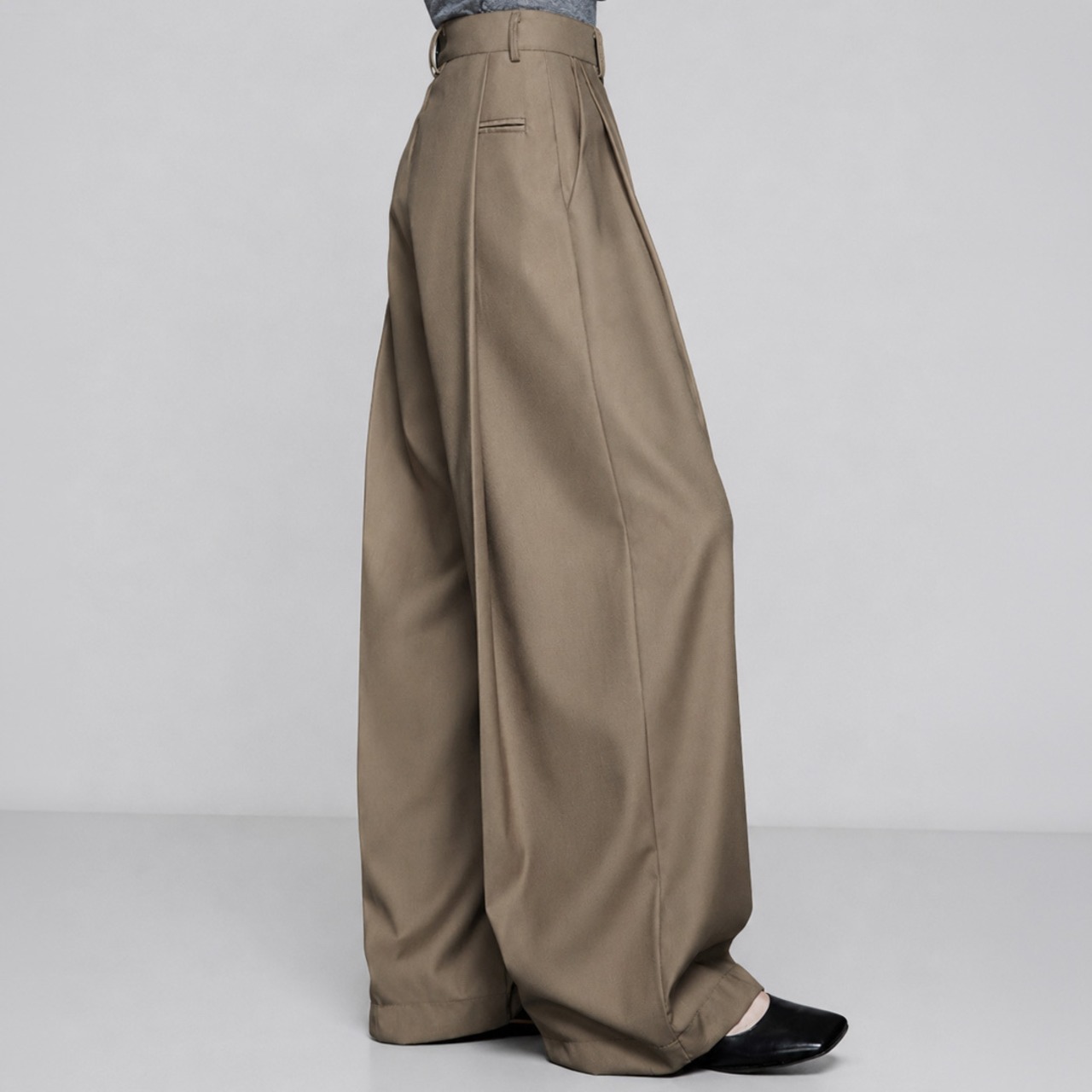 Wide leg tuck trousers A00078