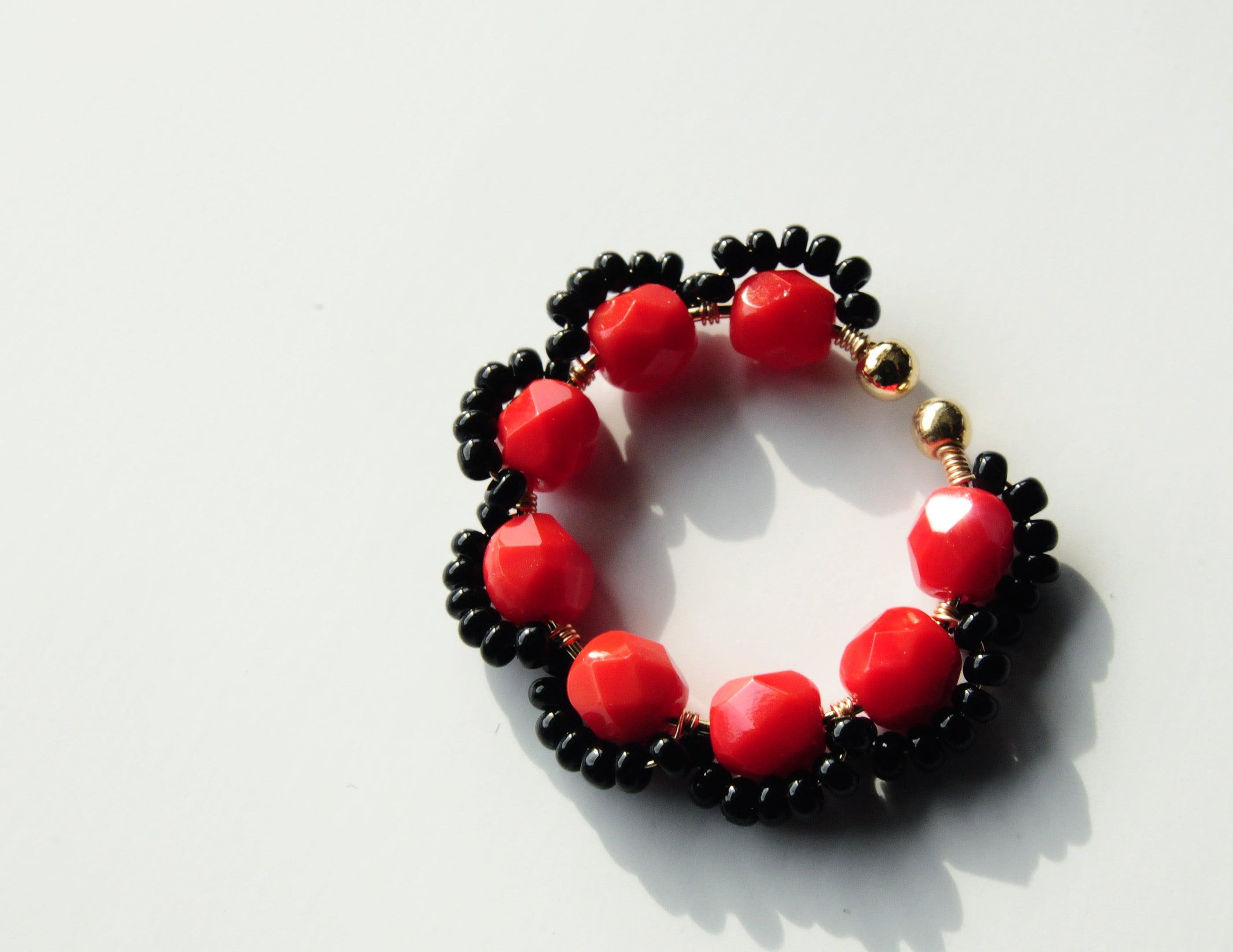 ＜Rollo～イロヅクビジュー～＞イヤーカフ『 Aka × Kuro 』