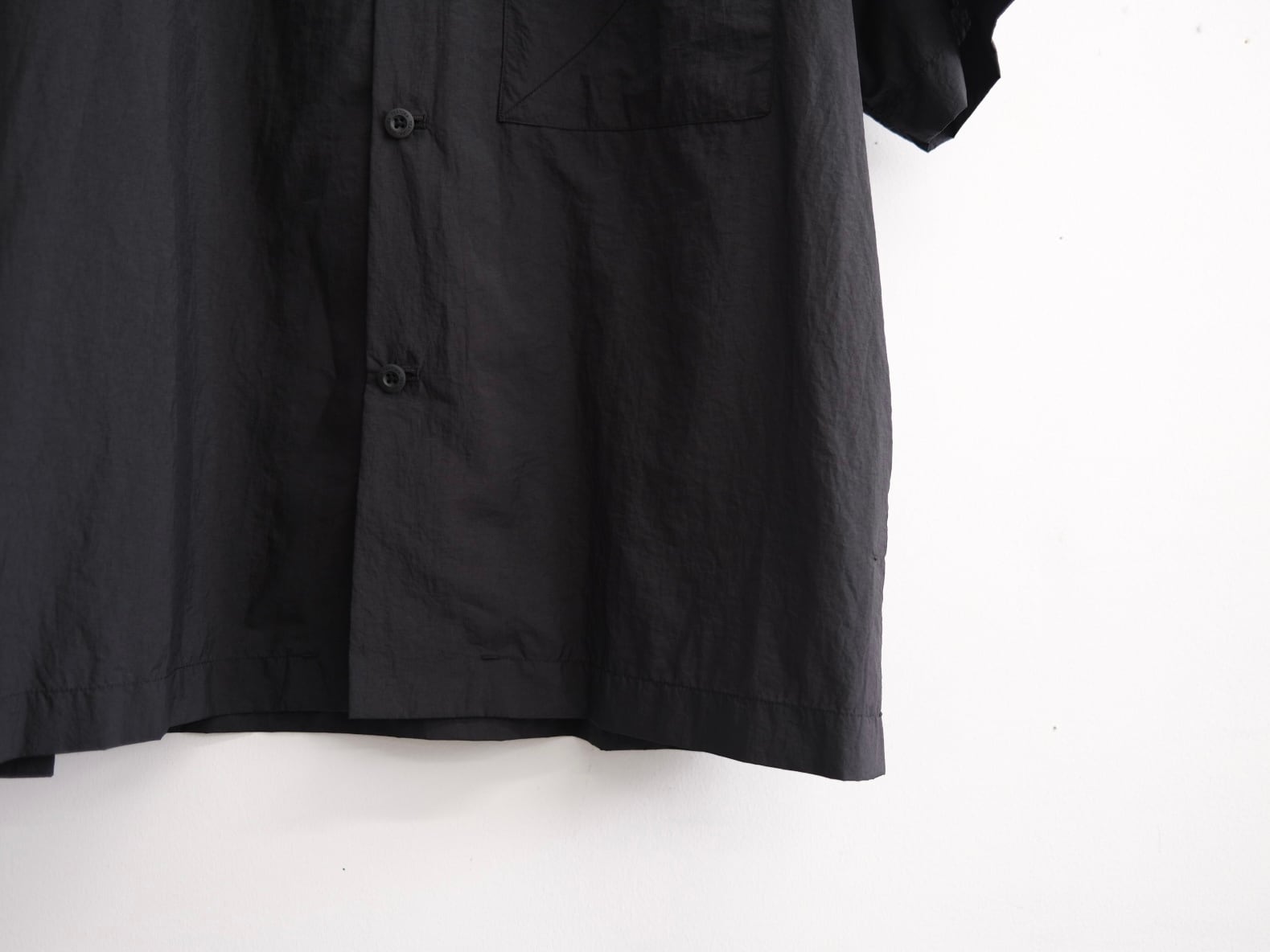 TEATORA” CAMBRIAN SHIRT S/S - HL BLACK” | Lapel online store