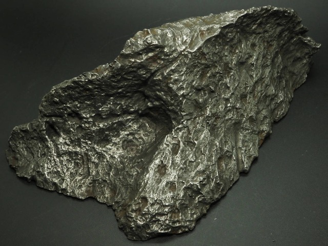 鉄隕石【7700g】【Aletai (IIIE-an)】中国・新疆ウイグル自治区産/アルタイ