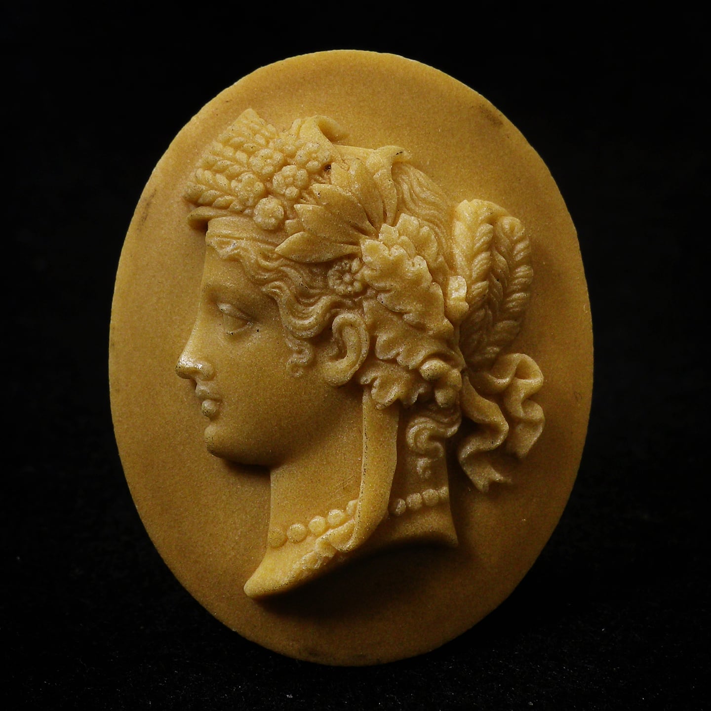 アンティーク（推定19世紀後期） 鍾乳石カメオ ”地母神デメテル