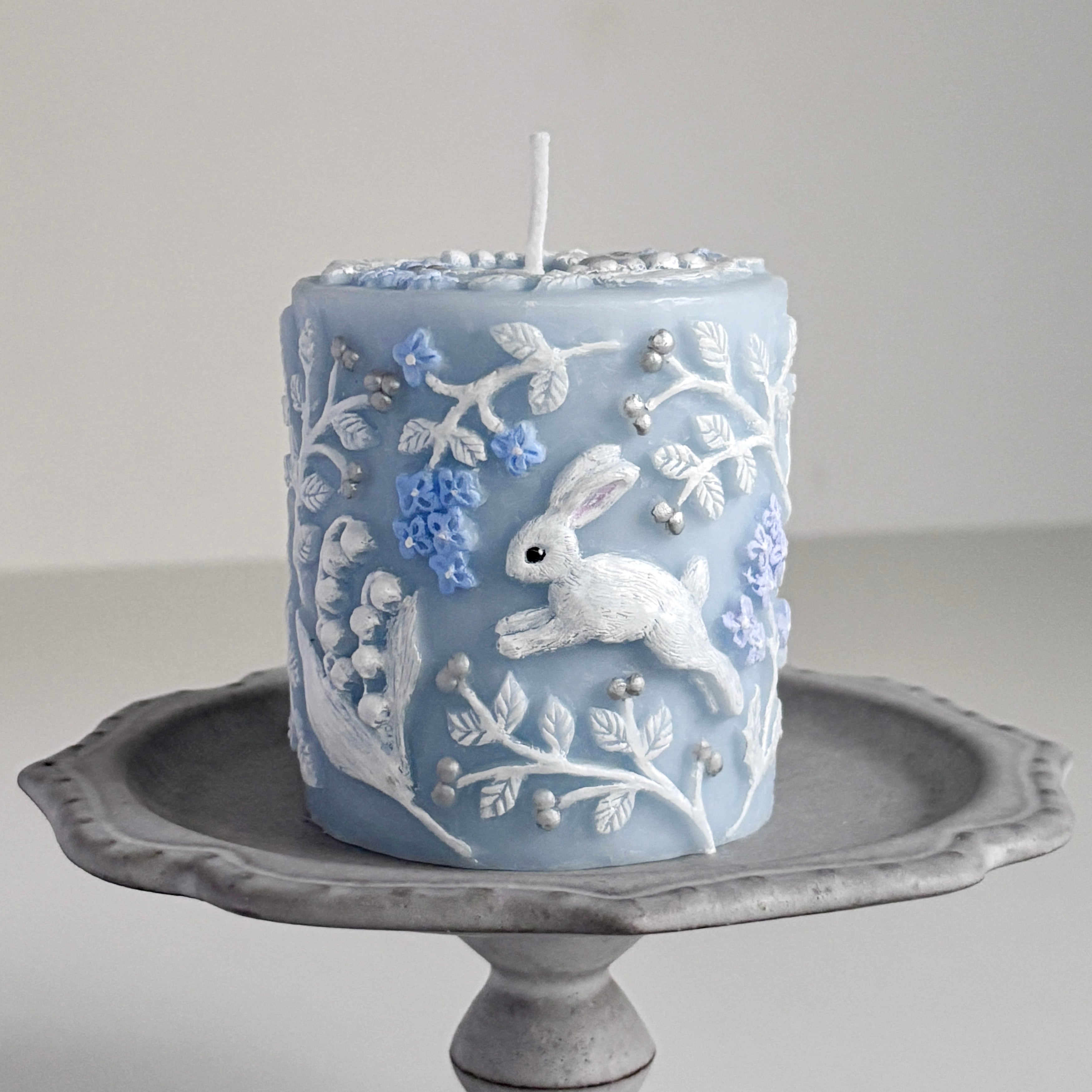 8.「春の野に駆ける」ブルー×うさぎホワイト