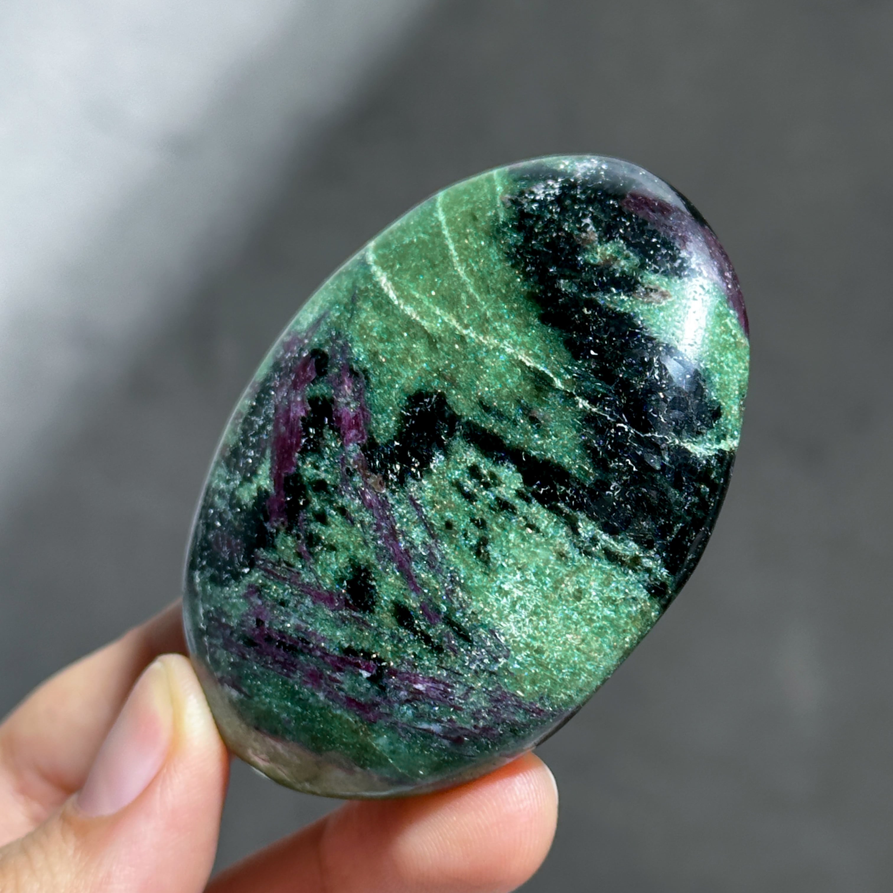 天然石ゾイサイト 天然ゾイサイト 0.56ct 【マルチカラー】 タンザニア