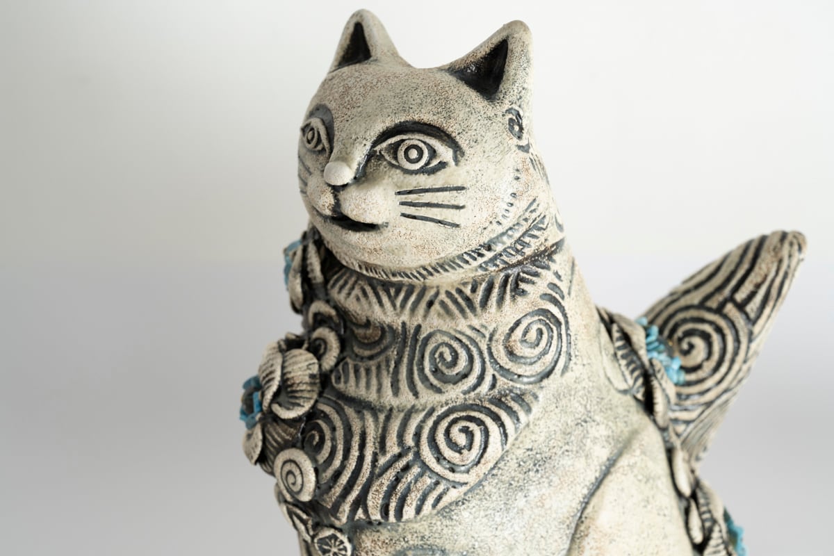 「花を纏う猫」辻本喜代美 作