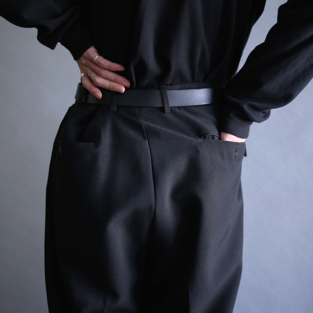 2-tuck tapered silhouette black wide slacks