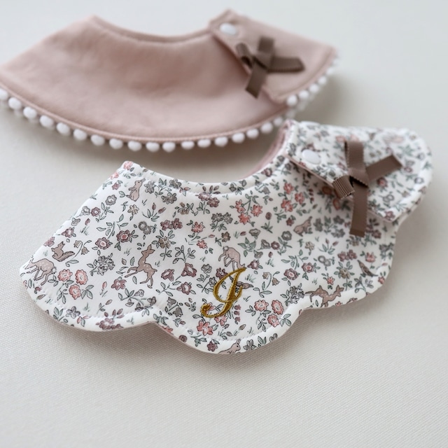 ピンク系「リバティ ギフトセットBOX入り」スタイ2枚 Meadow Tails