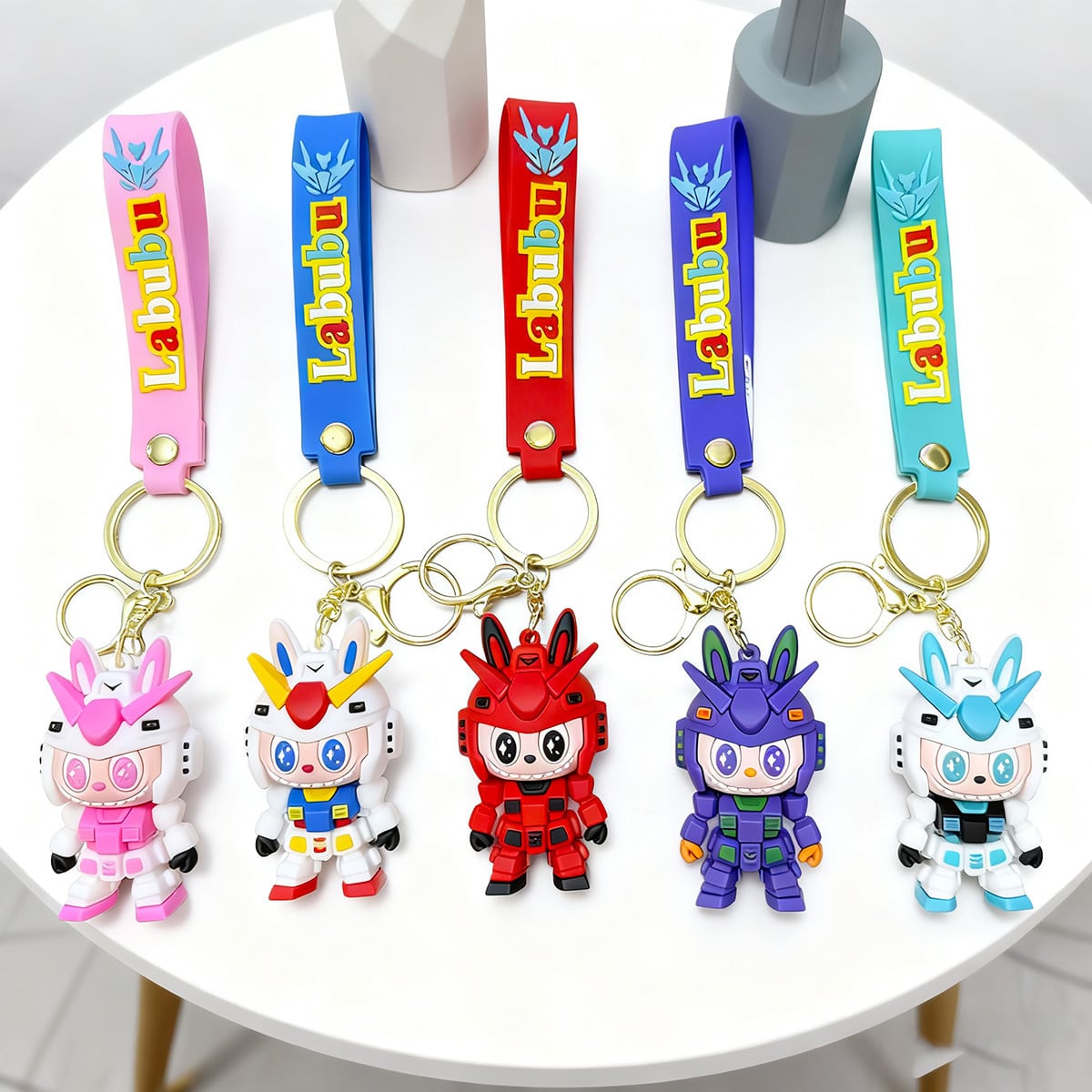 激カワ!labubu ラブブ 戦隊 ロボット キーホルダー 立体メカデザイン 超可愛い キーチェーン カップル 友達 へのギフト プレゼント に最適 コレクションアイテム