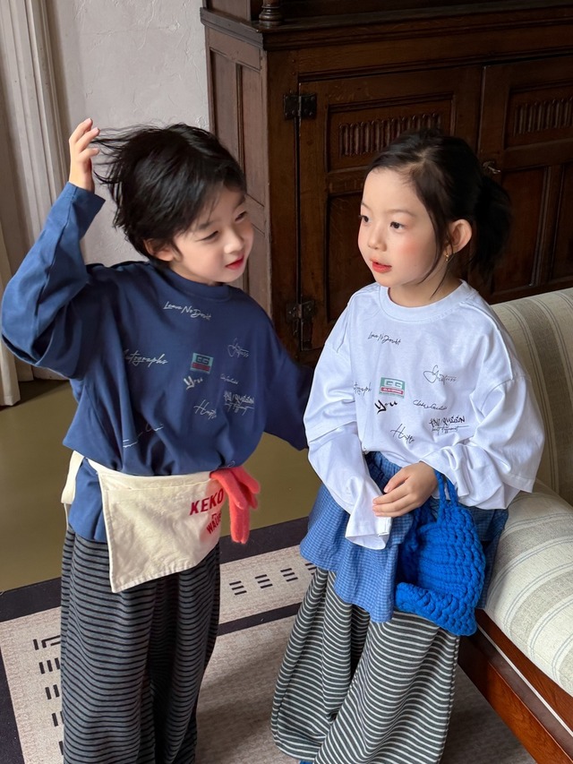 サインロゴロングTシャツ（2色展開）KMAI｜トップス ロンT｜小学生 ジュニア対応｜通学 普段着｜韓国子供服｜男の子 女の子｜100-160cm｜2026秋服 ［取寄］