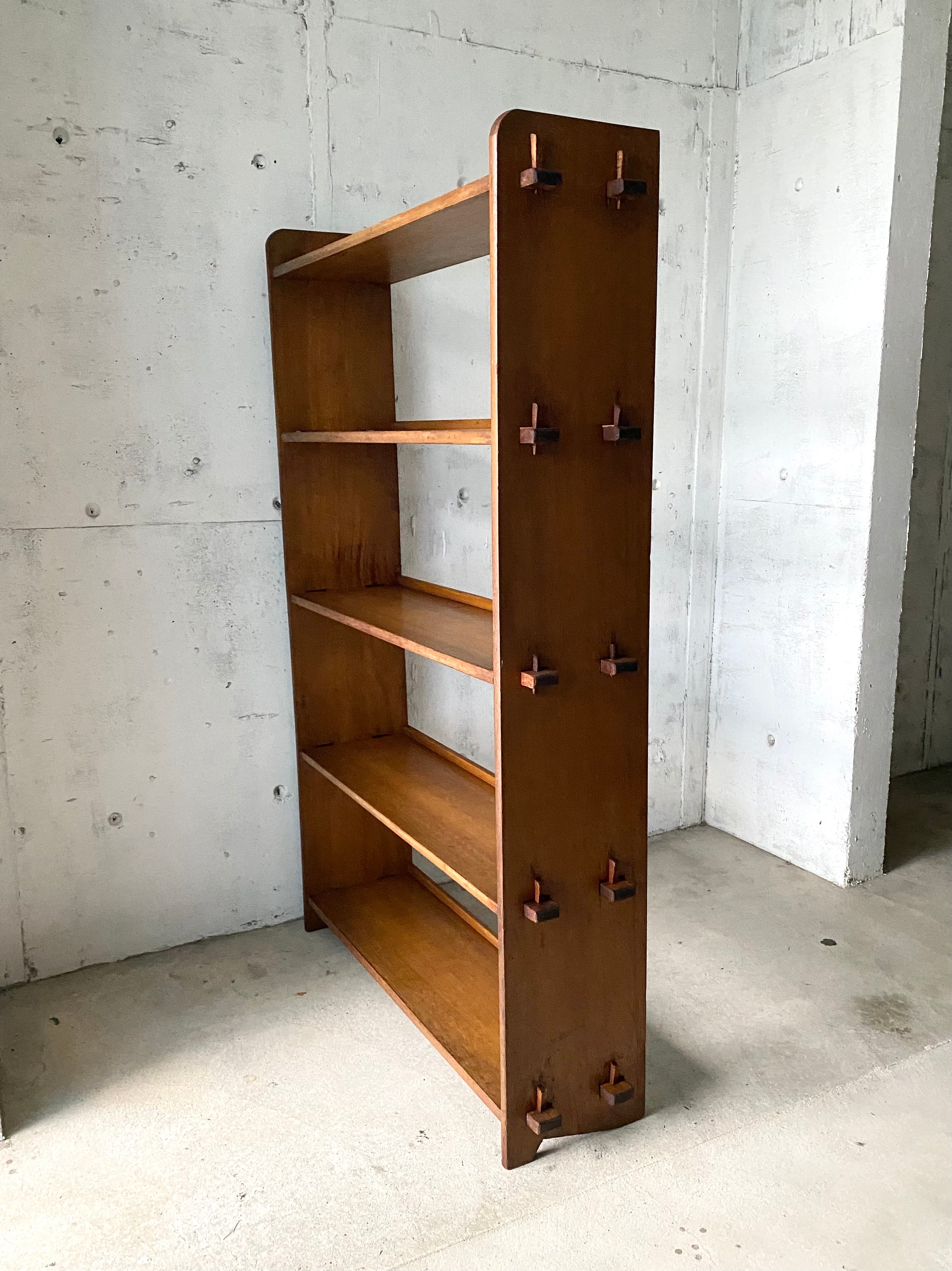 すっきりとした姿の楔棚[古家具] | giraffes craft