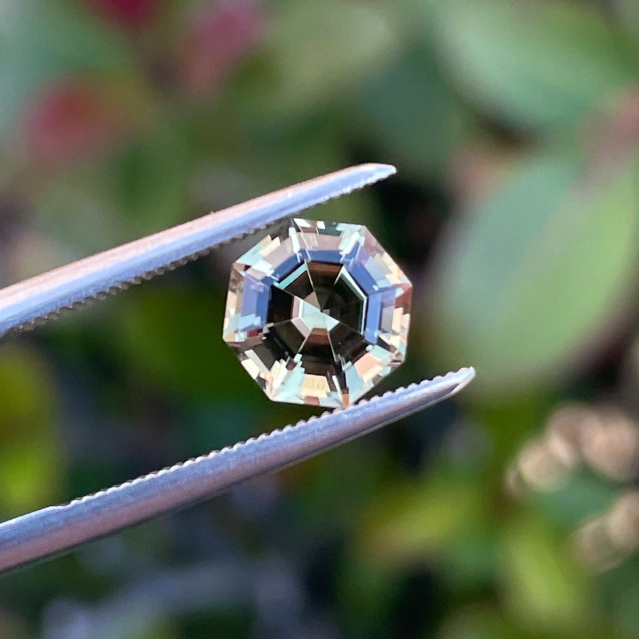 ダイアスポア 7.1x7.1mm, 1.66ct, トルコ産