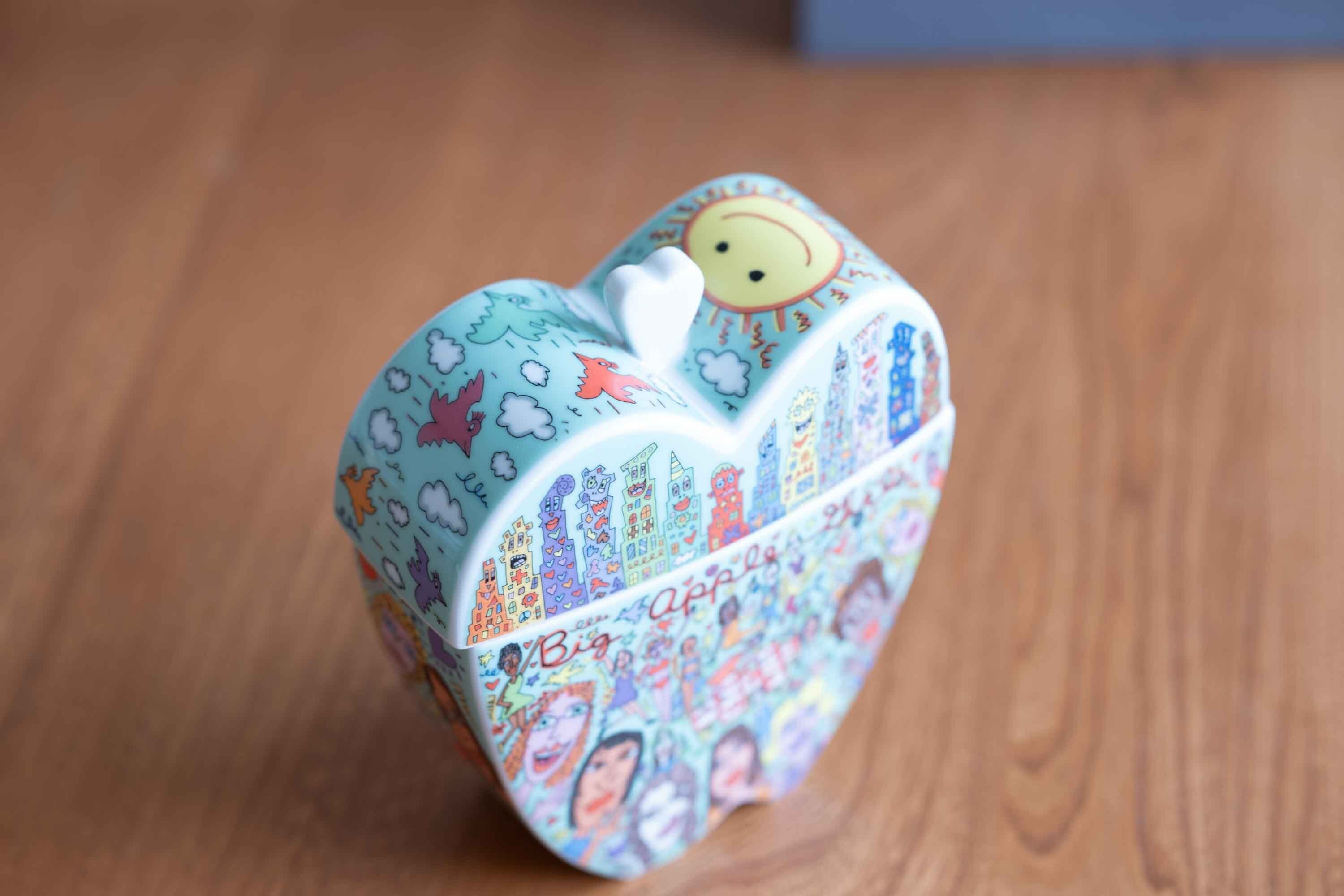 James Rizzi ジェームス・リジィ デザイン- BIG APPLE GIRLS - 2002年