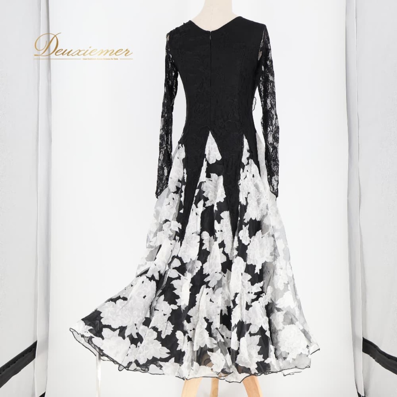 社交ダンス 衣装 ワンピース ドレス ブラック系 レイリーナ Leirena 黒 白 リボン 花 花柄 ボリューム レース 伸縮 ストレッチ 華やか 上品 かわいい スタンダード ダンス衣装 イベント ステージ パーティー ふんわり フリル モノトーン