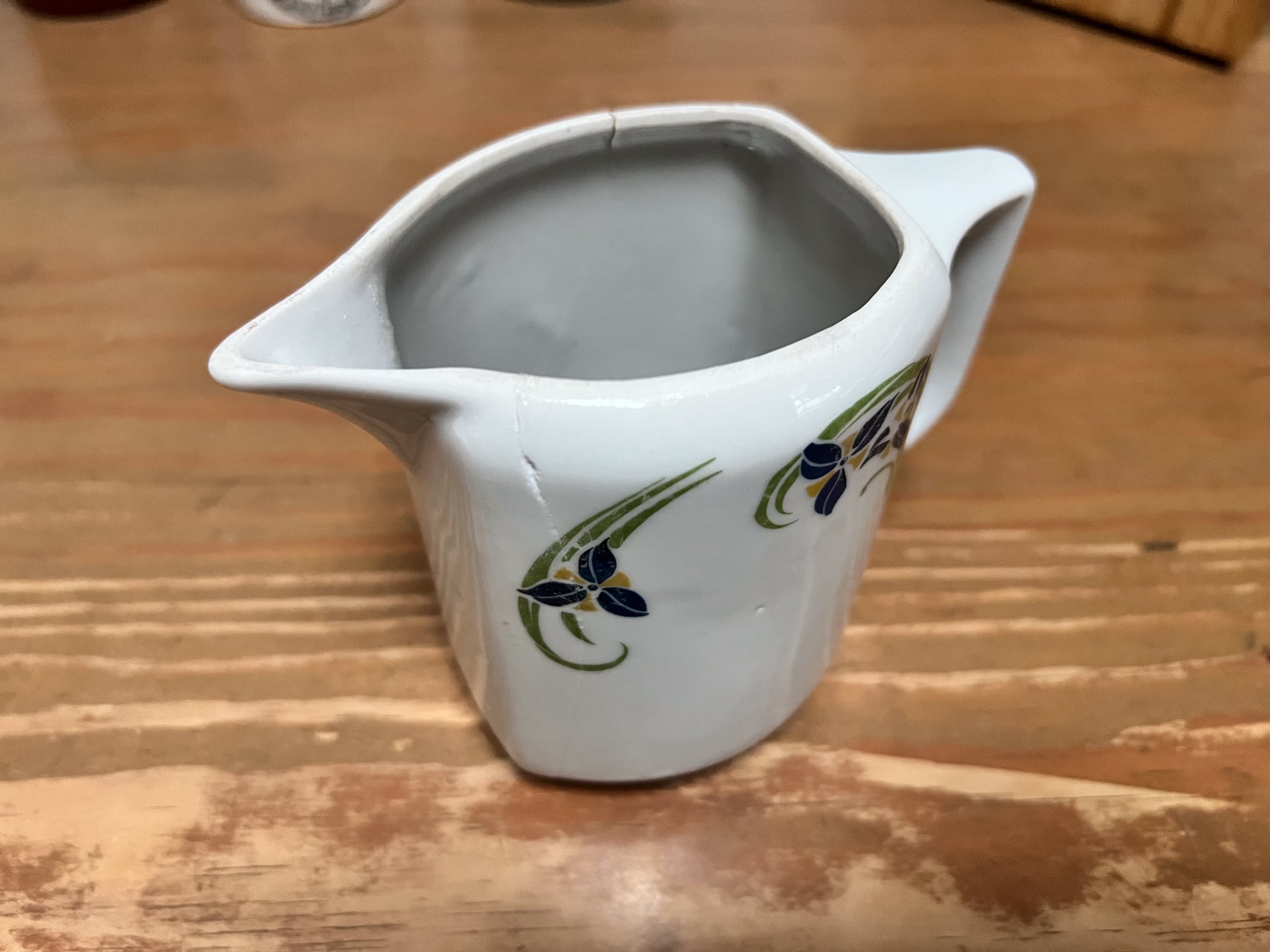 花柄がかわいい陶器の小さなピッチャー (大)フレンチアンティーク ブロカント