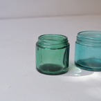 ブルーとグリーンの空き瓶