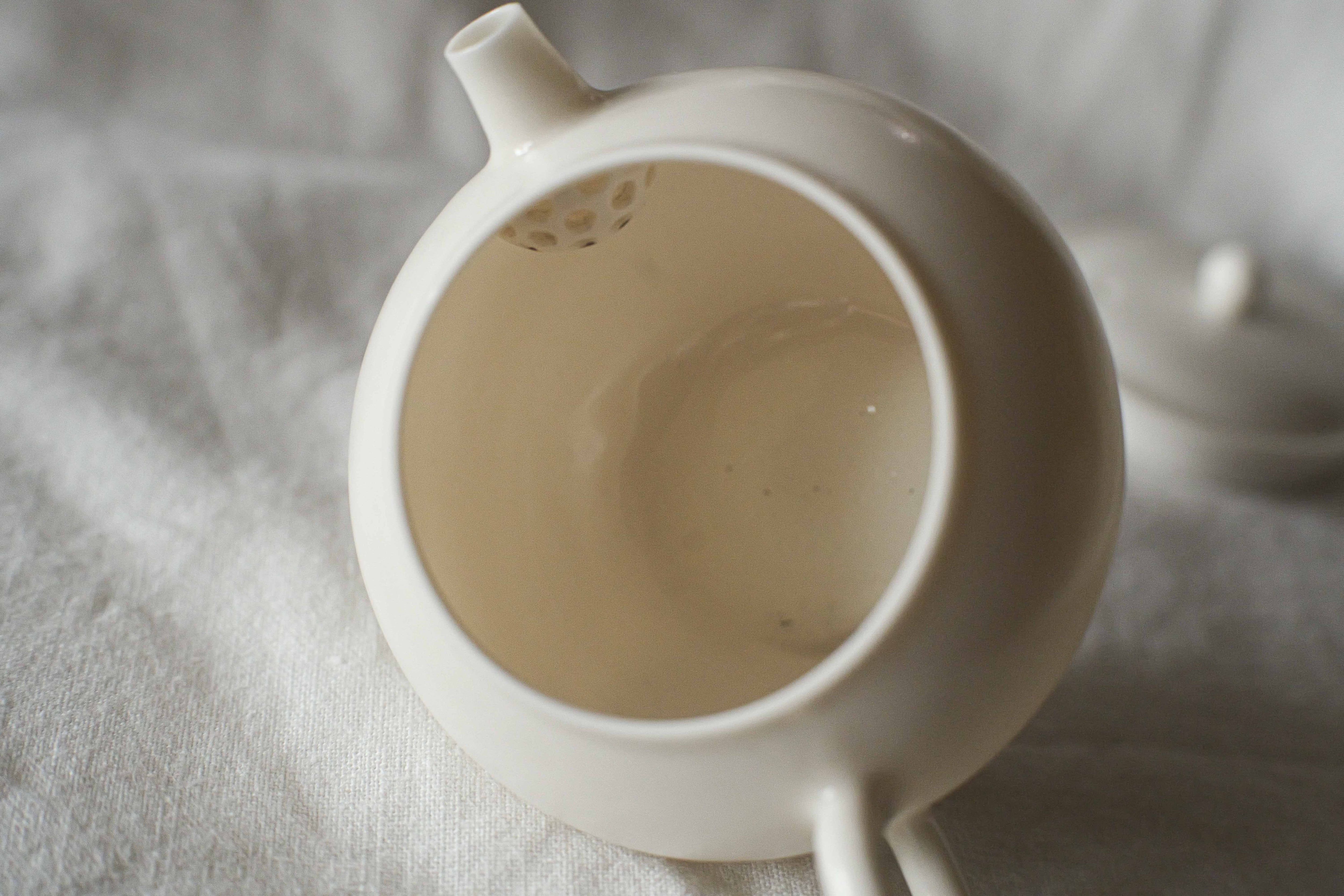 徳化薄胎薪窯白磁茶壺 長月天（ろくろ引き/満水容量92cc） | 北白川糕糰店