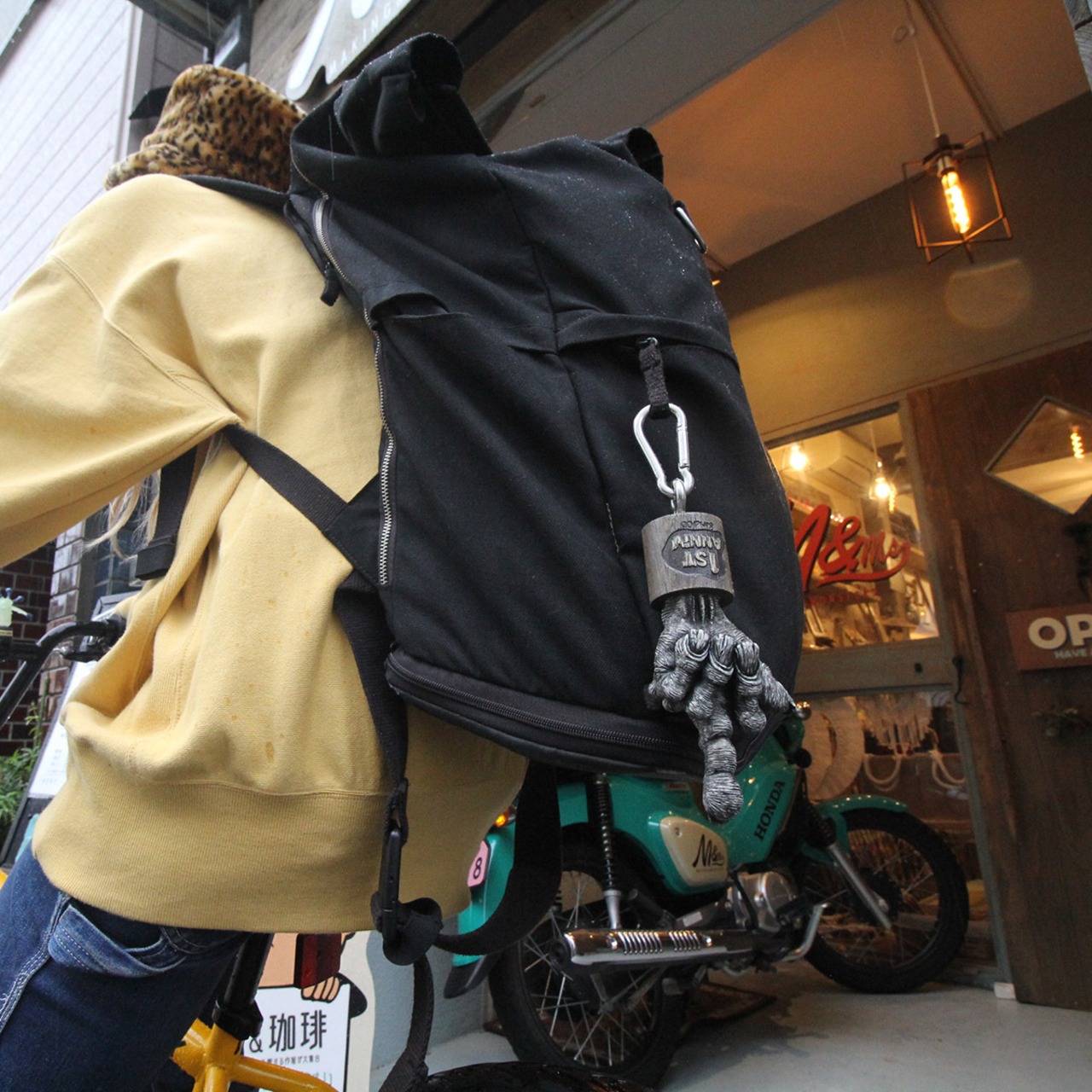 [1周年記念・数量限定] "1st Anniv" SUPER BIG KEYHOLDER - serial.04/KHAKI