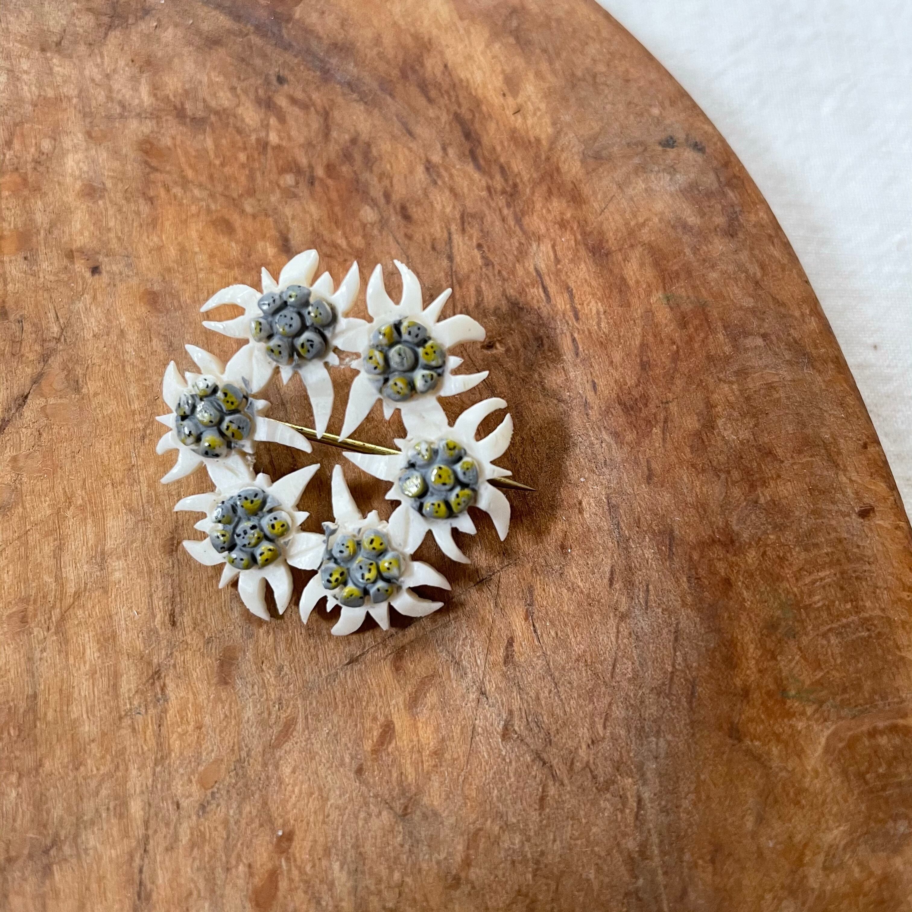 エーデルワイスのブローチ