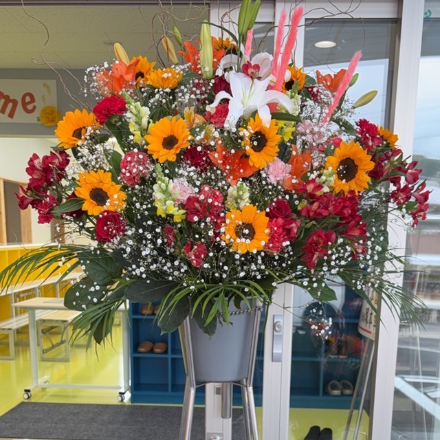 おまかせお祝いスタンド生花（1段タイプ）22,000円