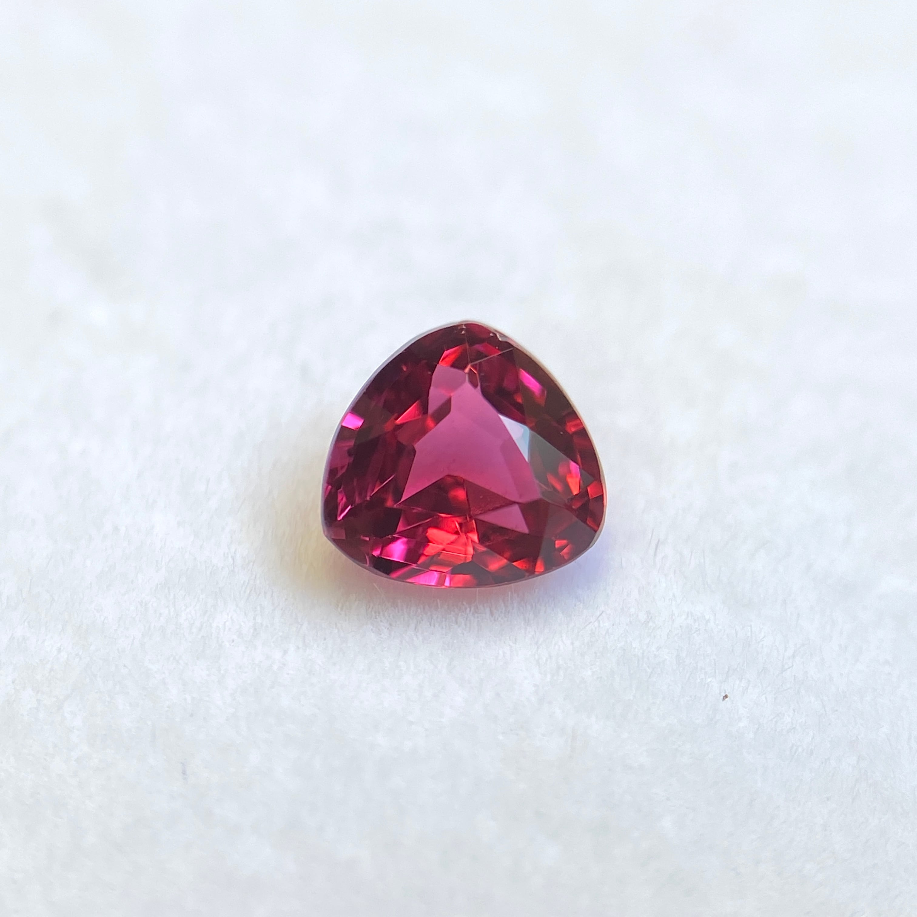 動画有】ジェダイスピネル 0.45ct ミャンマー マンシン産 GUILD鑑別書