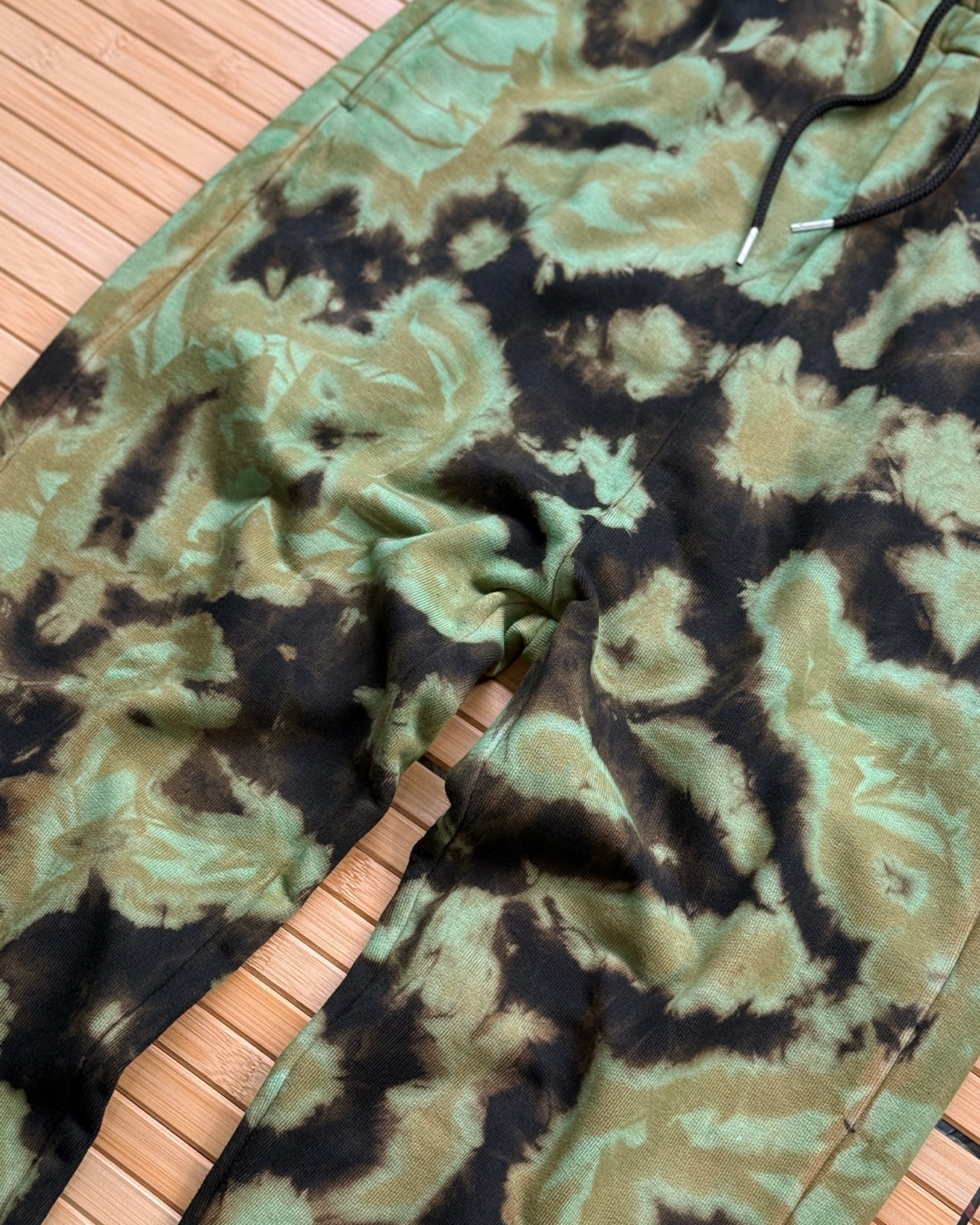 【数量限定 / セットアップ可】タイダイブリーチスウェットパンツ cell