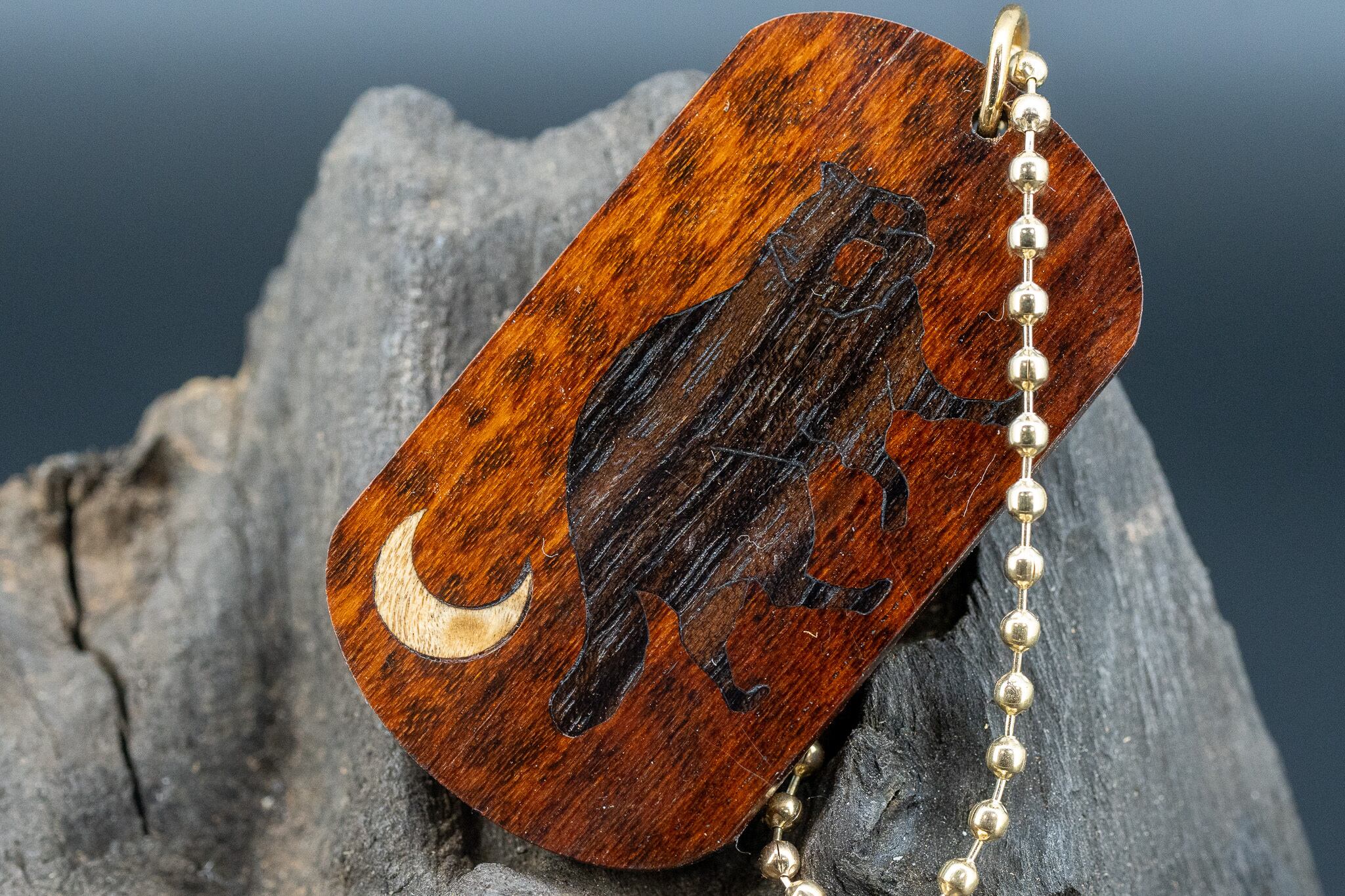 ※【 木のダイヤモンド 】スネークウッド ドッグタグ 象嵌 三日月とたぬき