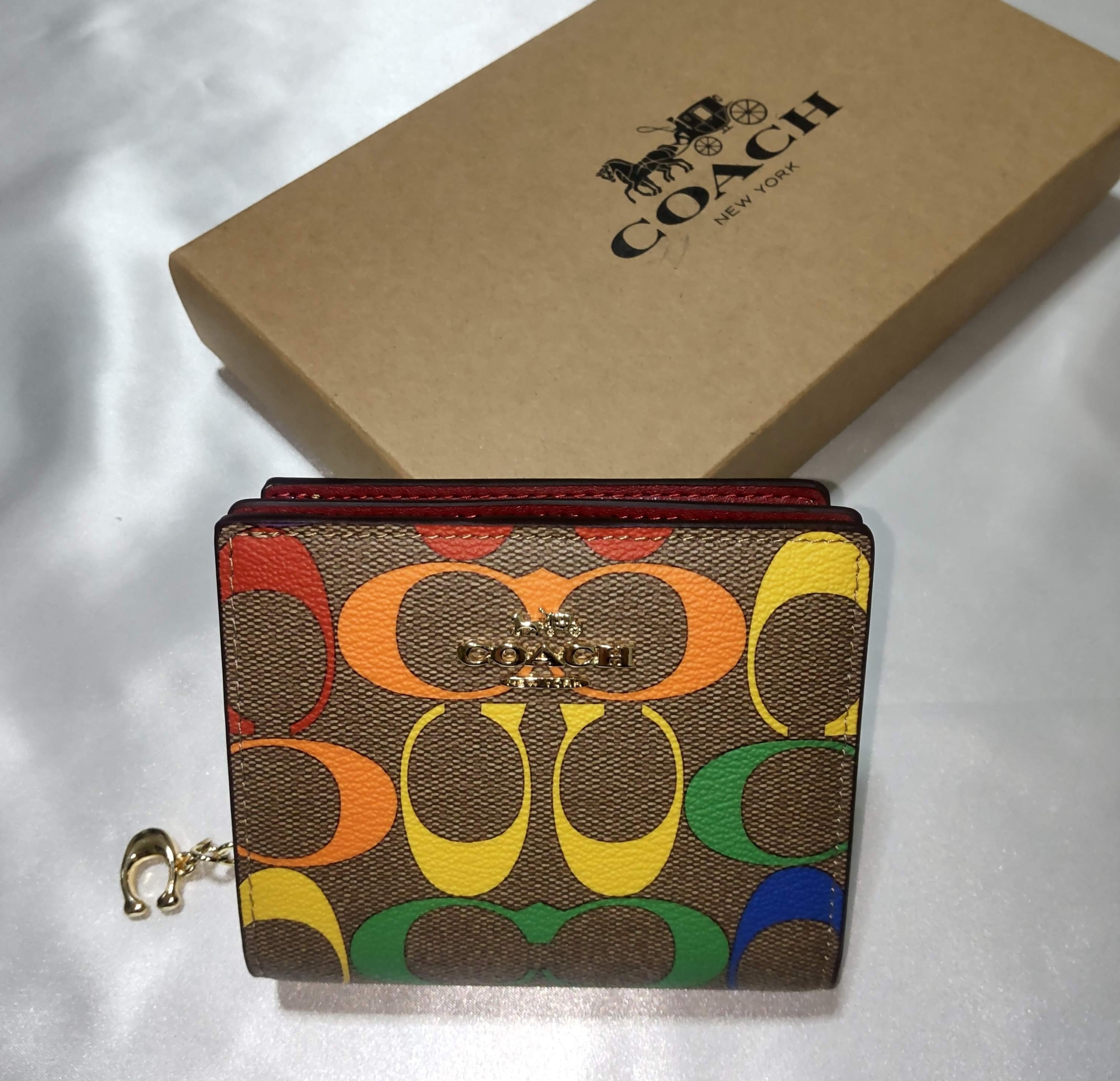 COACHコーチ 二つ折り財布 レインボーシグネチャー | francore