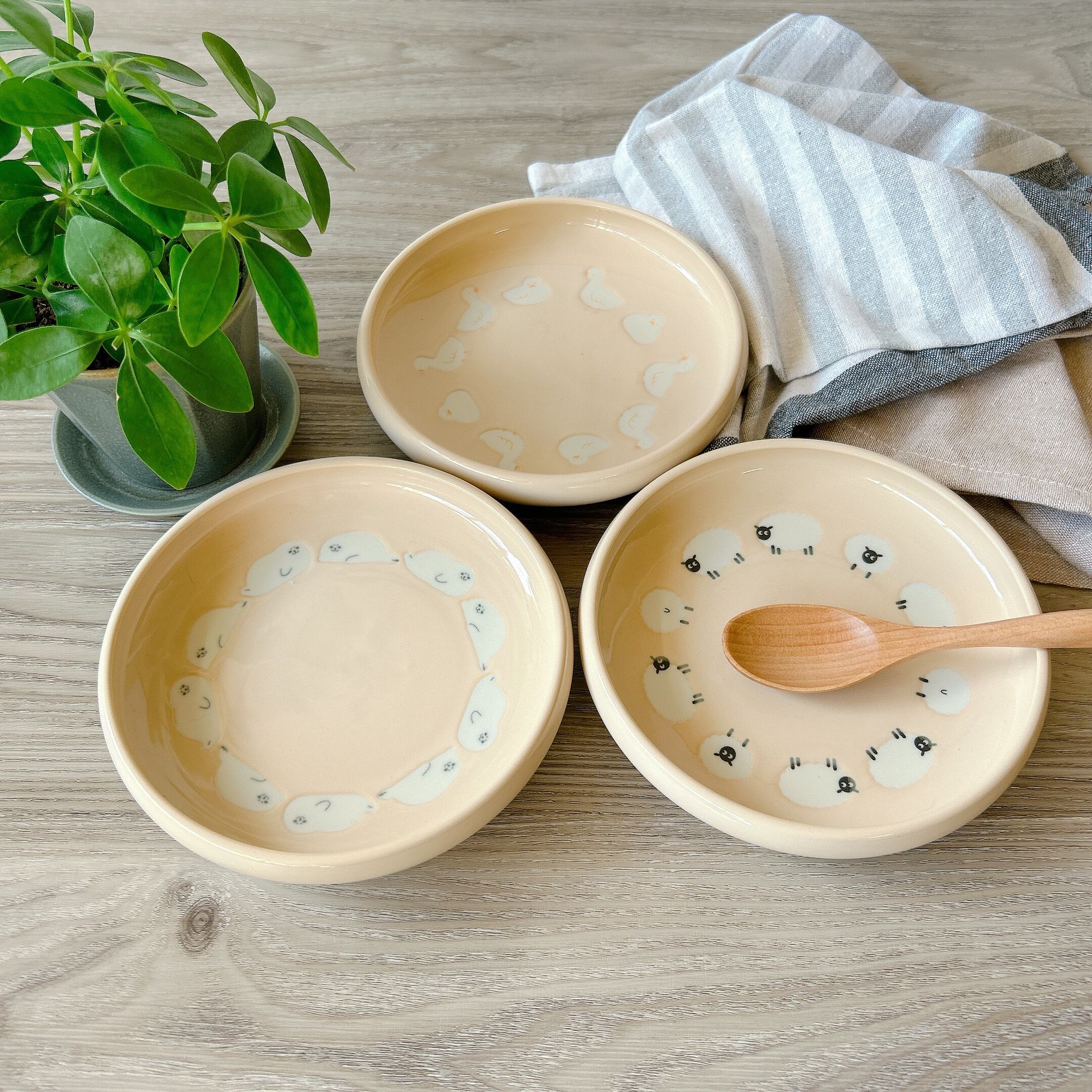 マザーグース あひる UN型60皿 ラウンド ベージュ | FUTADA