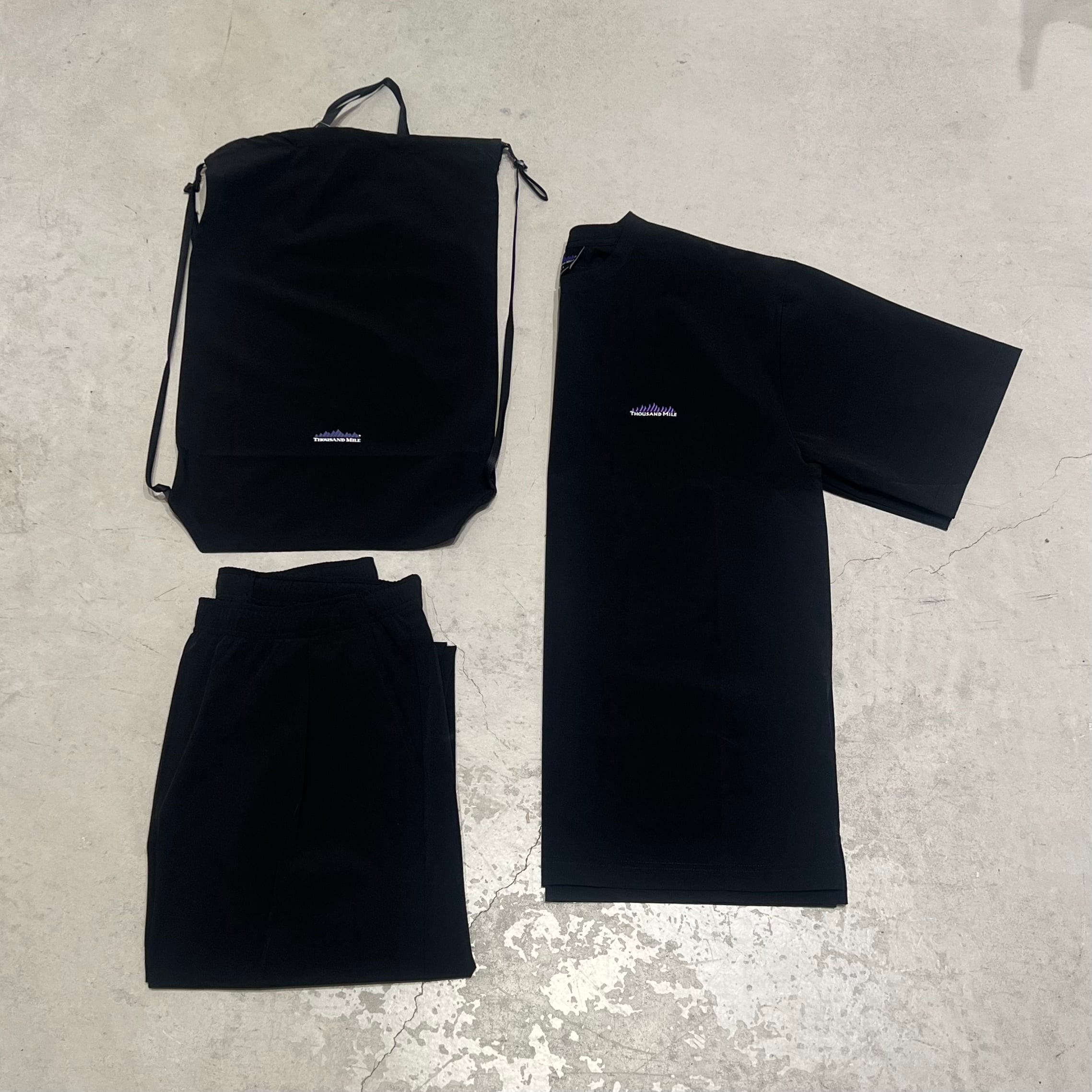 THOUSAND MILE (サウザンドマイル) - SHORT SLEEVE T-SHIRT & LONG PANTS SET (ショートスリーブティーシャツ&ロングパンツセットアップ) TM251NP00011 メンズ