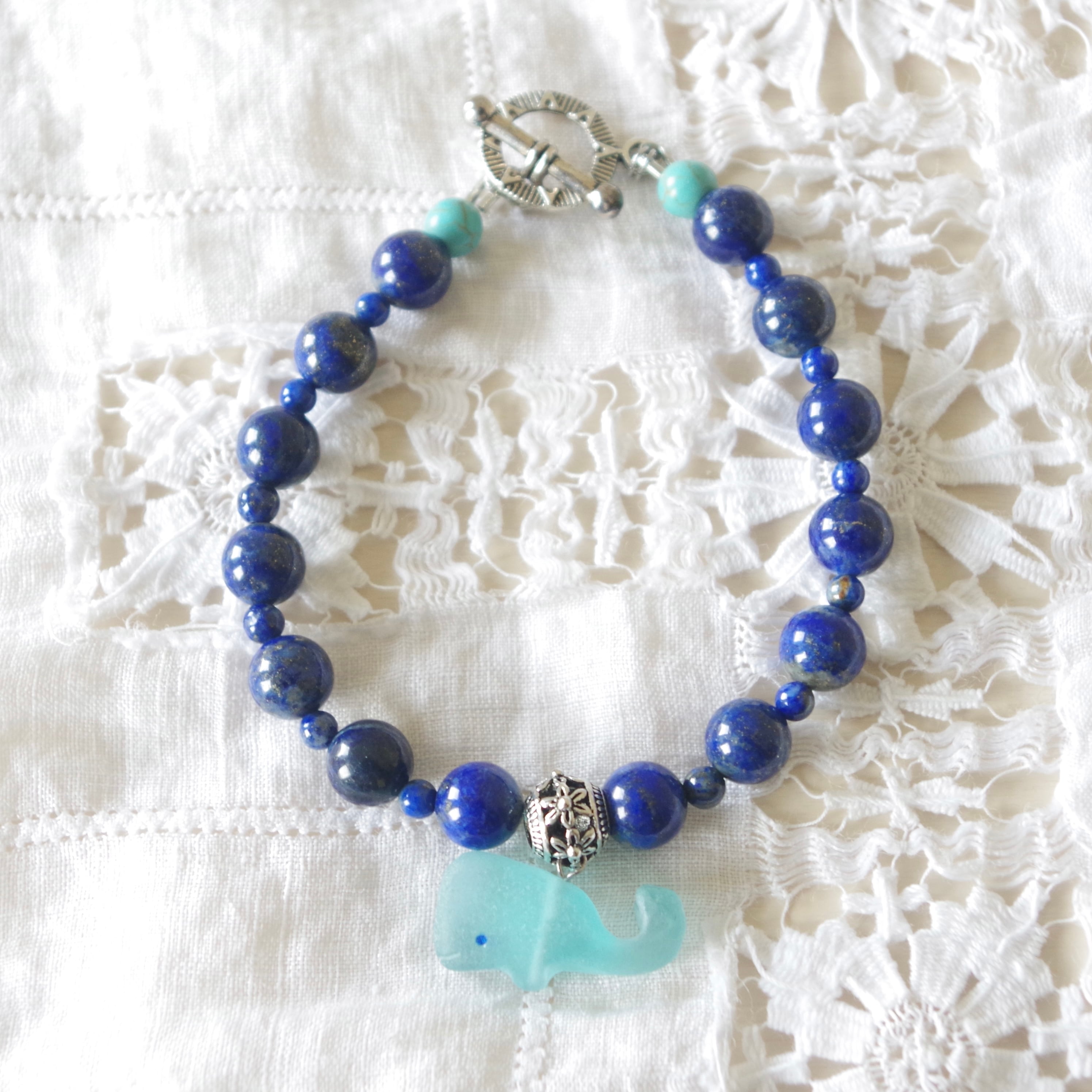 Natural Bracelet │ シーグラスカービングと天然石のブレスレット〈East China Sea〉