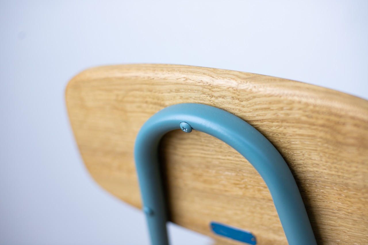 GOOD LUCK CHAIR 010