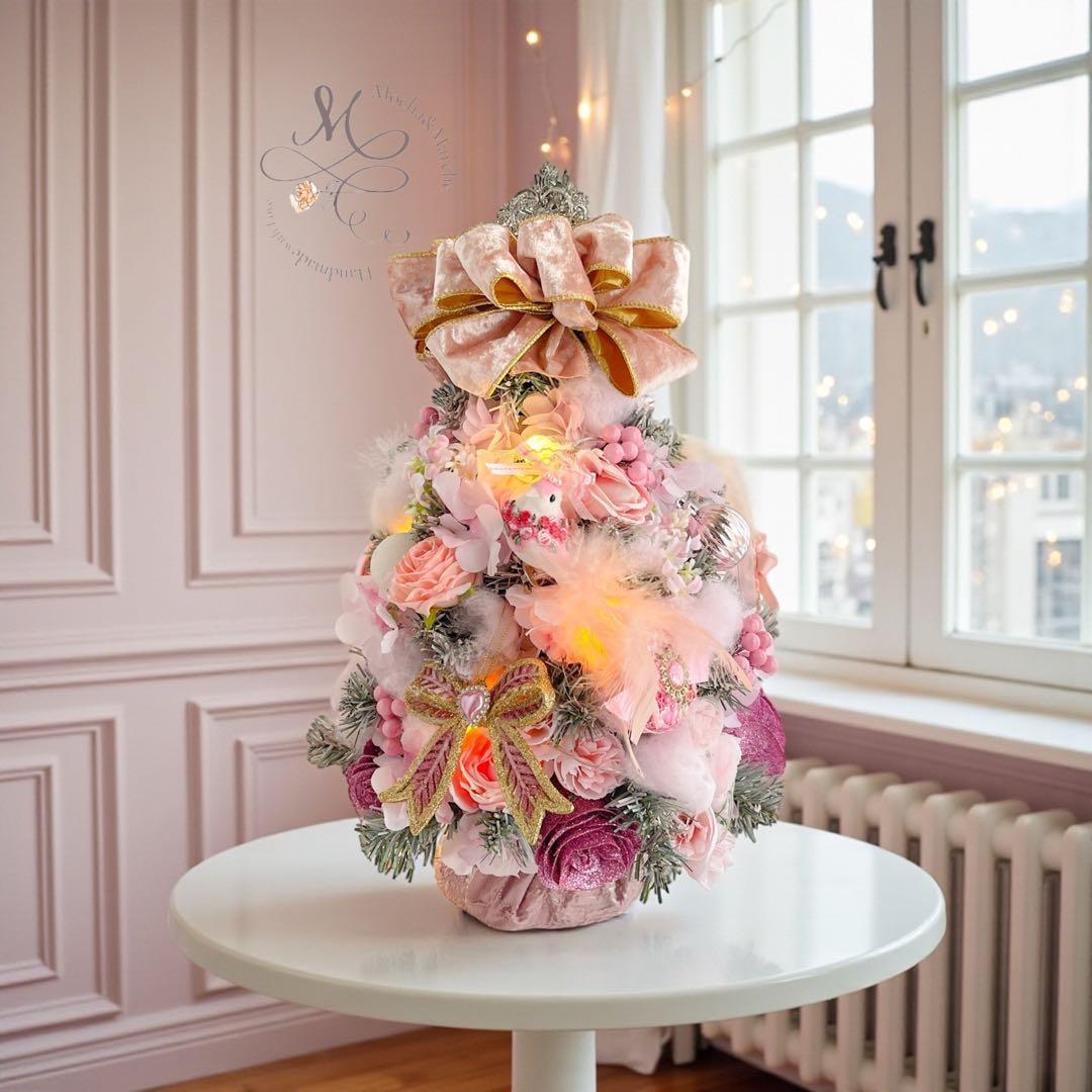 クリスマスリースのおすすめ24選。北欧風や玄関を彩るおしゃれな人気