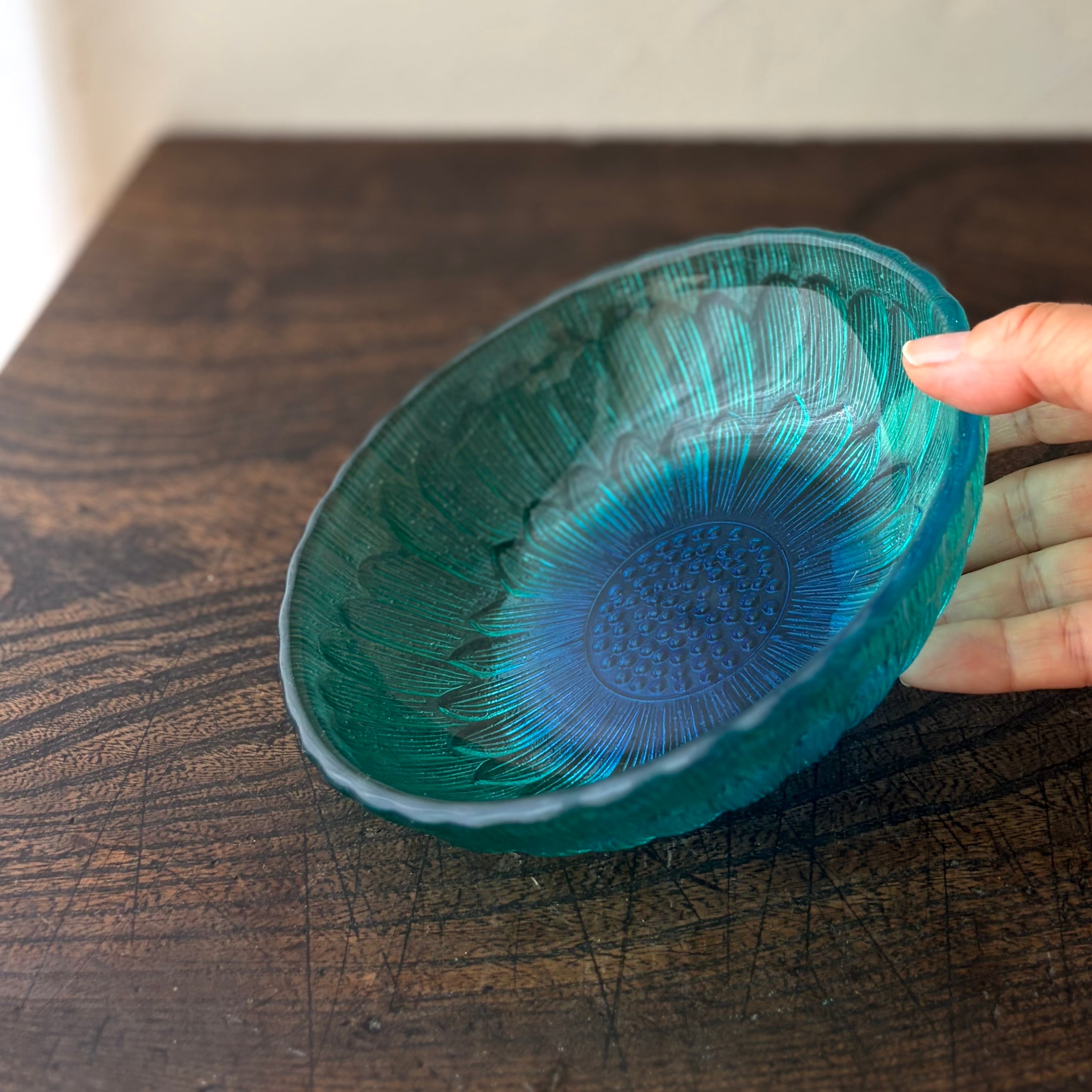 ひまわりのガラスボウル 青緑色◇昭和レトロ | 古家具古道具kuon