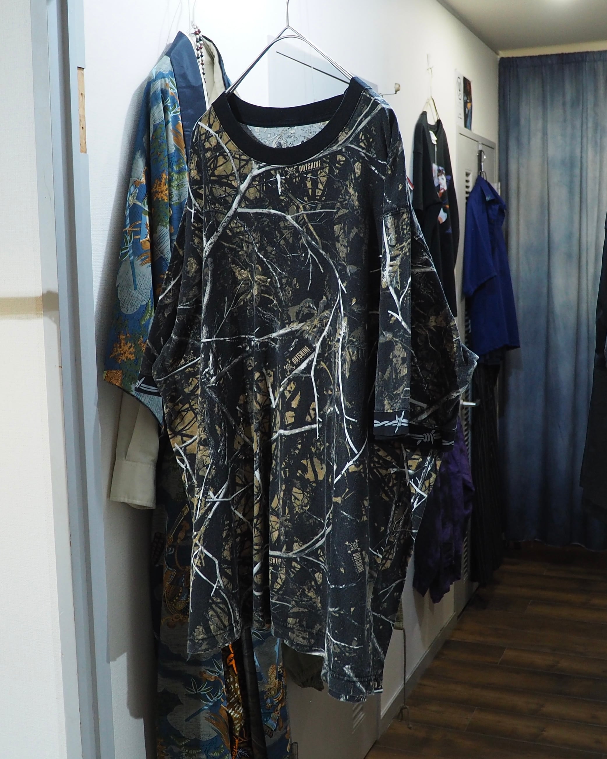 Realtree Camouflage × Barbed wire printed Over silhouette Tee