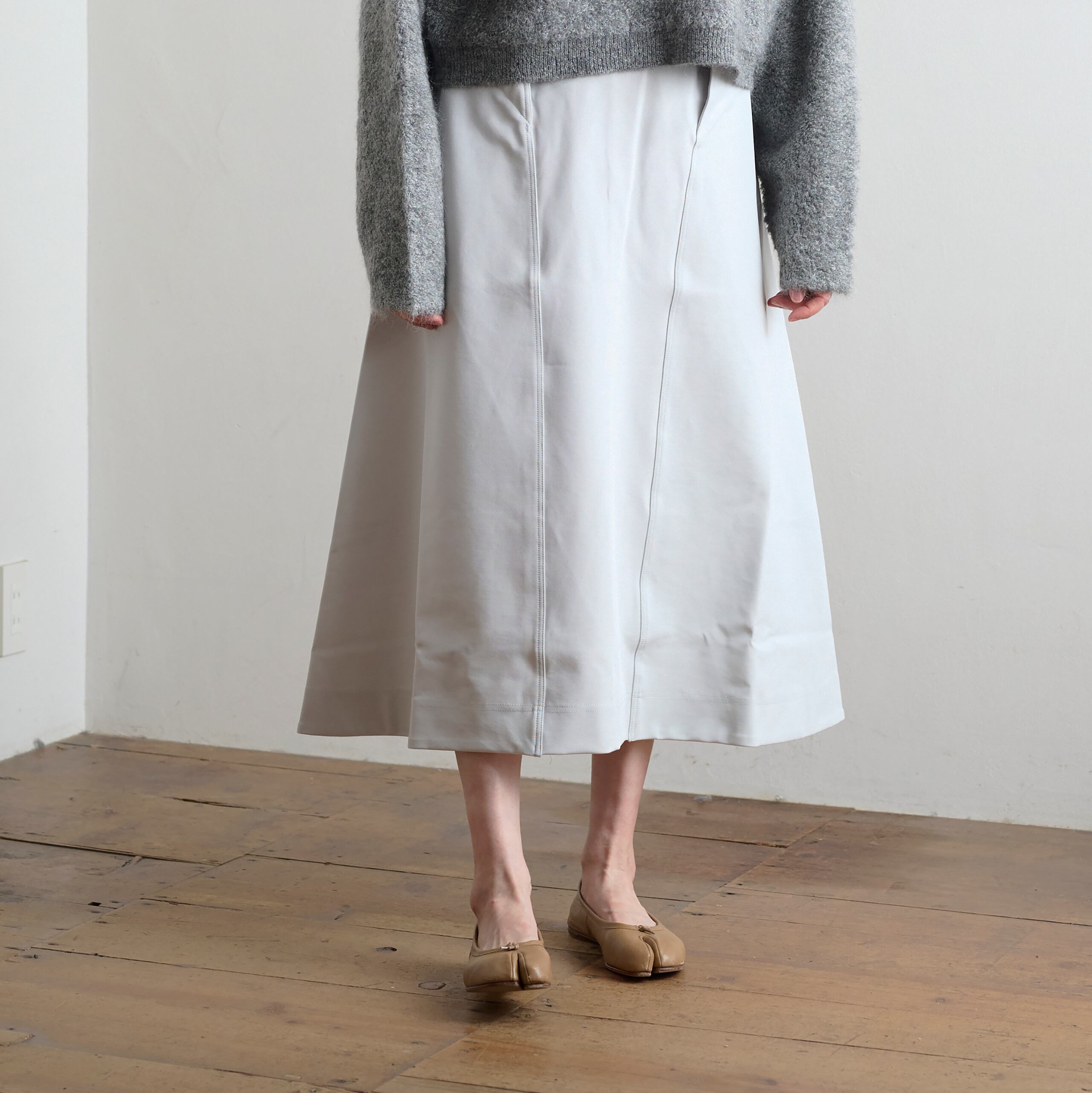 divka ディウカ フレアースカート Camellia Resilient Ponte Flared Skirt DK28-CS02-S03 LIGHT GREY/SIZE2