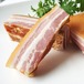 皮付きベーコン 豚バラ肉 ブロックベーコン 約1Kg ヨーロッパ原料 国内加工 不定貫 Kgあたり3,348円 冷凍