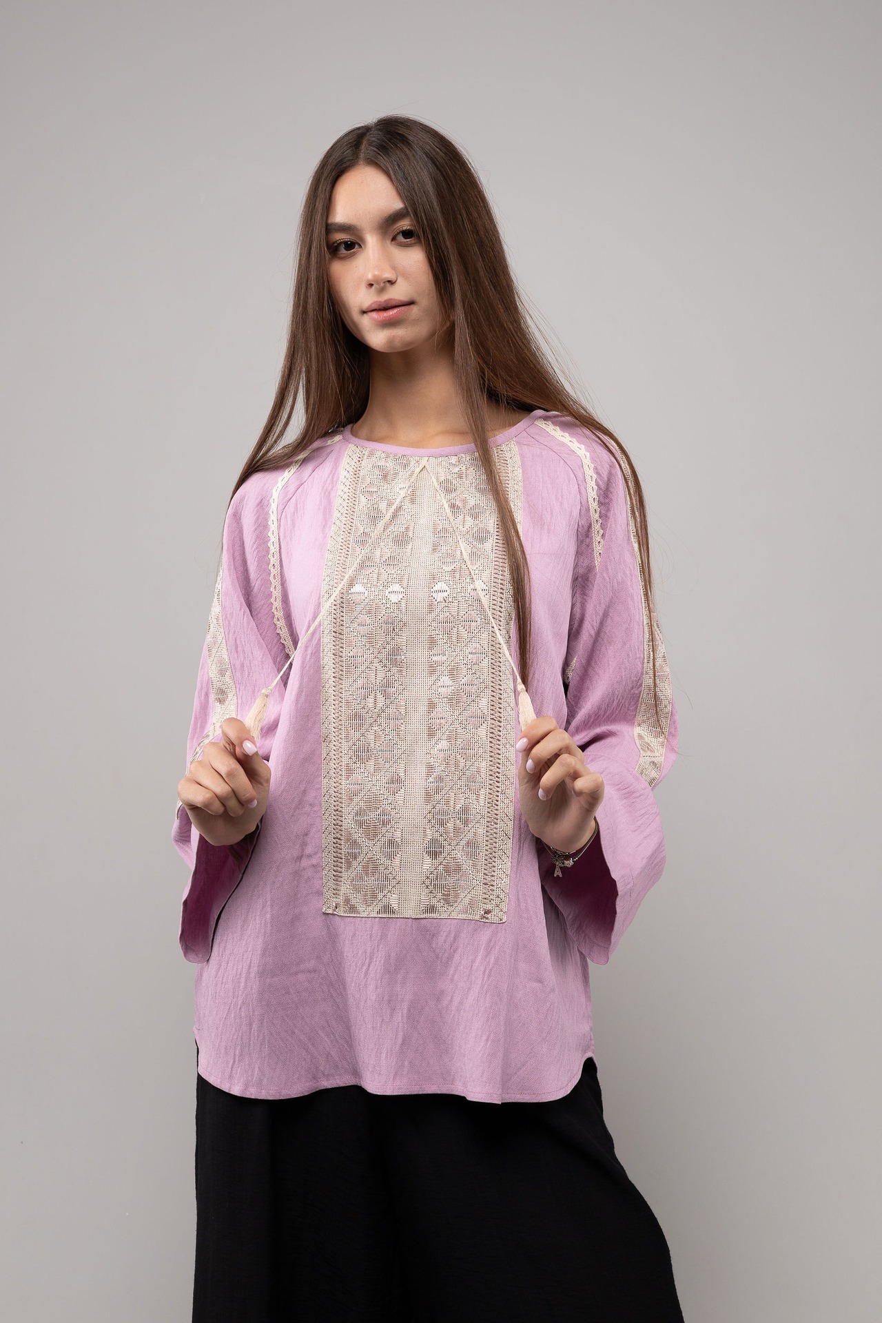 ウクライナ刺繍ヴィシヴァンカ グラージュ・ニジンカ（平行縫い）　シルク手刺繍　ブラウス　麻　レディース・フリーサイズ - 7