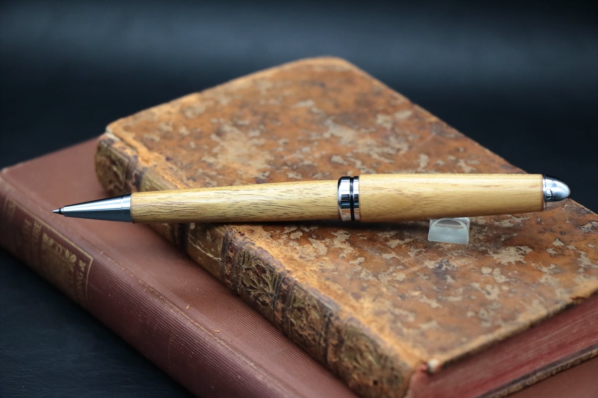 幻の国産銘木 御蔵島の金桑 黄金桑・Horizon」木軸ボールペン