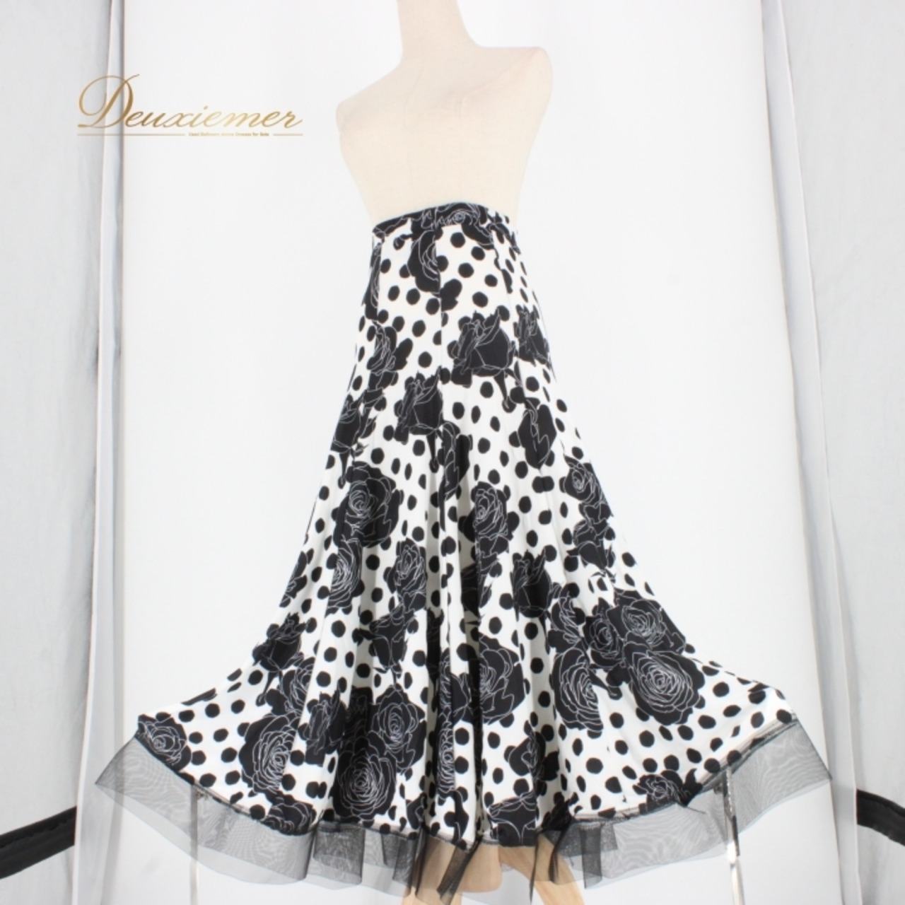 社交ダンス 衣装 スタンダード スカート レッスンウェア 水玉 黒 白 Leirena レイリーナ ホワイト系 ブラック系 花柄 バラ ドット 薔薇 レトロ おしゃれ フレアスカート お揃い かわいい カジュアル ダンス用スカート フォーマル 結婚式 パーティー お茶会 伸縮性 レディース 体型カバー シンプル ブラックドット ホワイトドット ミディ丈 薔薇柄 服飾 衣装用スカート