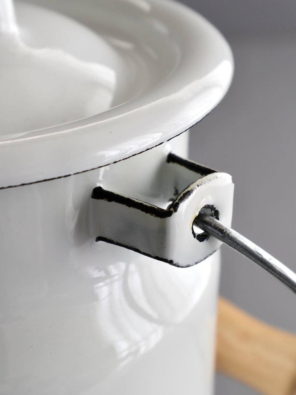 琺瑯のコンポストビン / White Enamel Table or Compost Bin ZANGRA