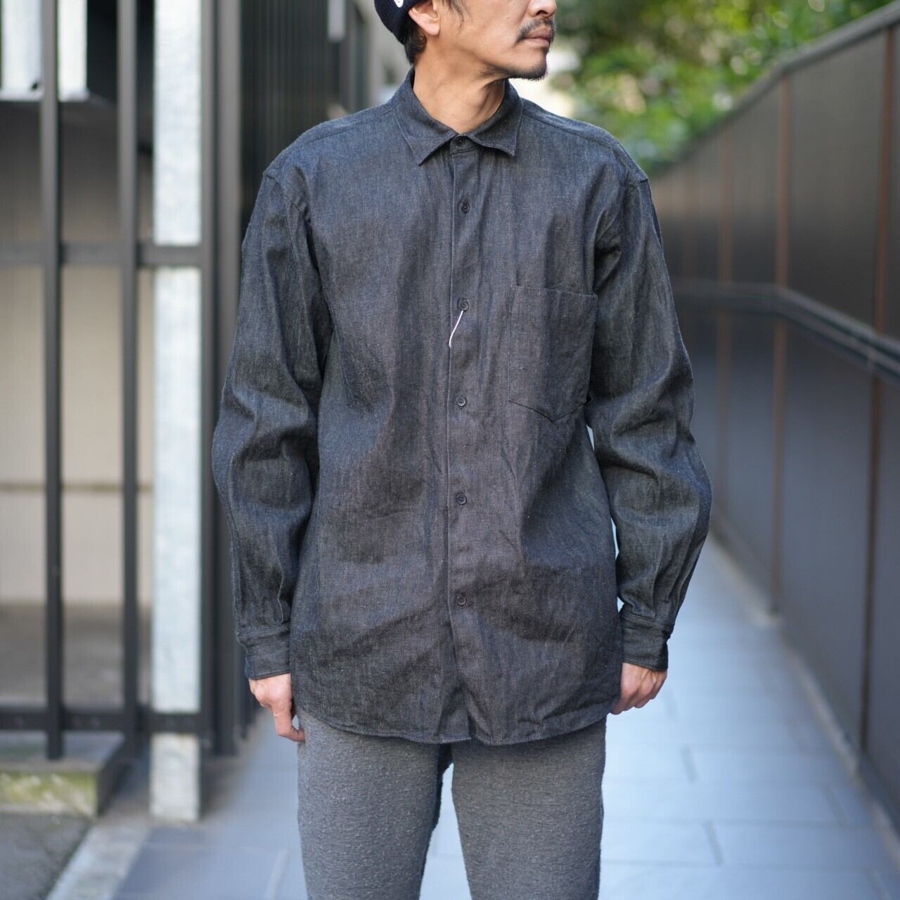 comoli デニムコモリシャツ サイズ2 BLACKエクリュ 【公式通販】