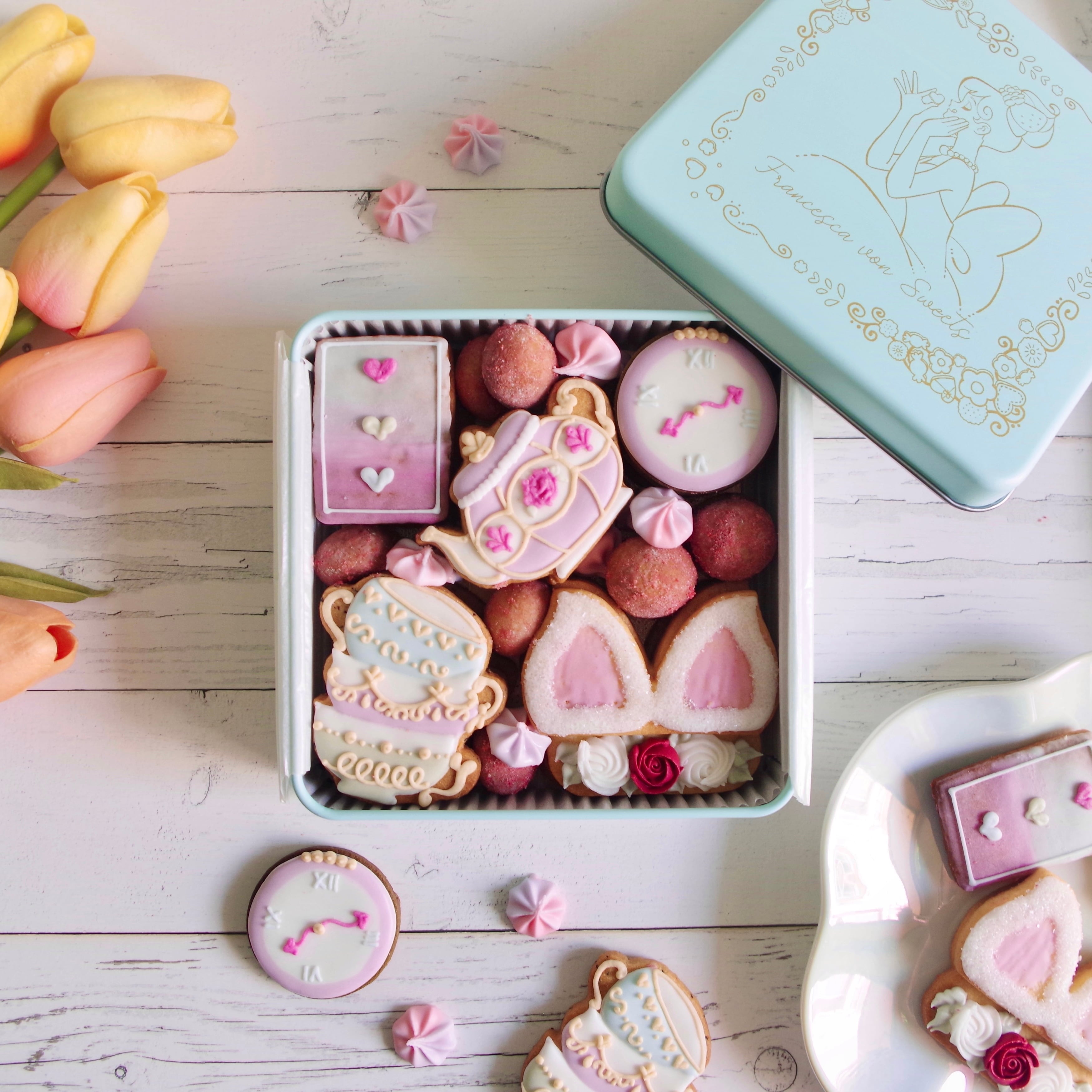 BUNNY'S TEA PARTY アイシングクッキー缶 | Francesca von Sweets