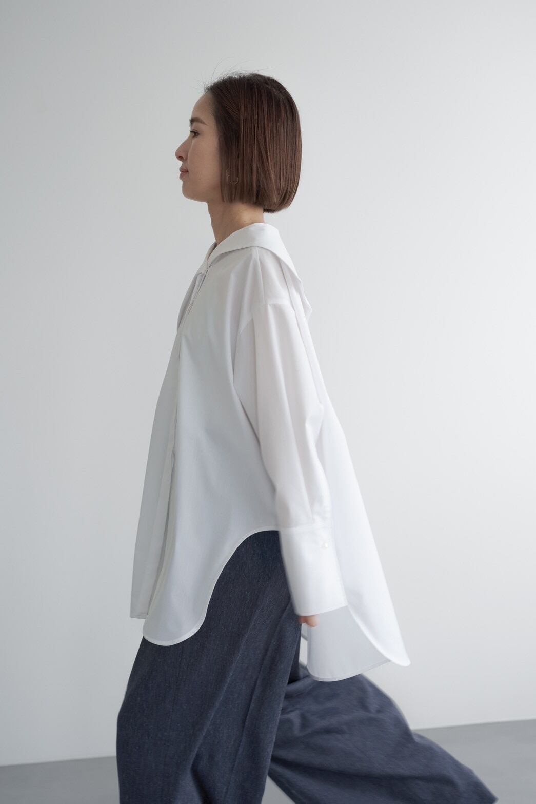トップス roughlow Asymmetric FlapOversized Blouse Asymmetric Flap Oversized Blouse(white) ご注文から一週間前後