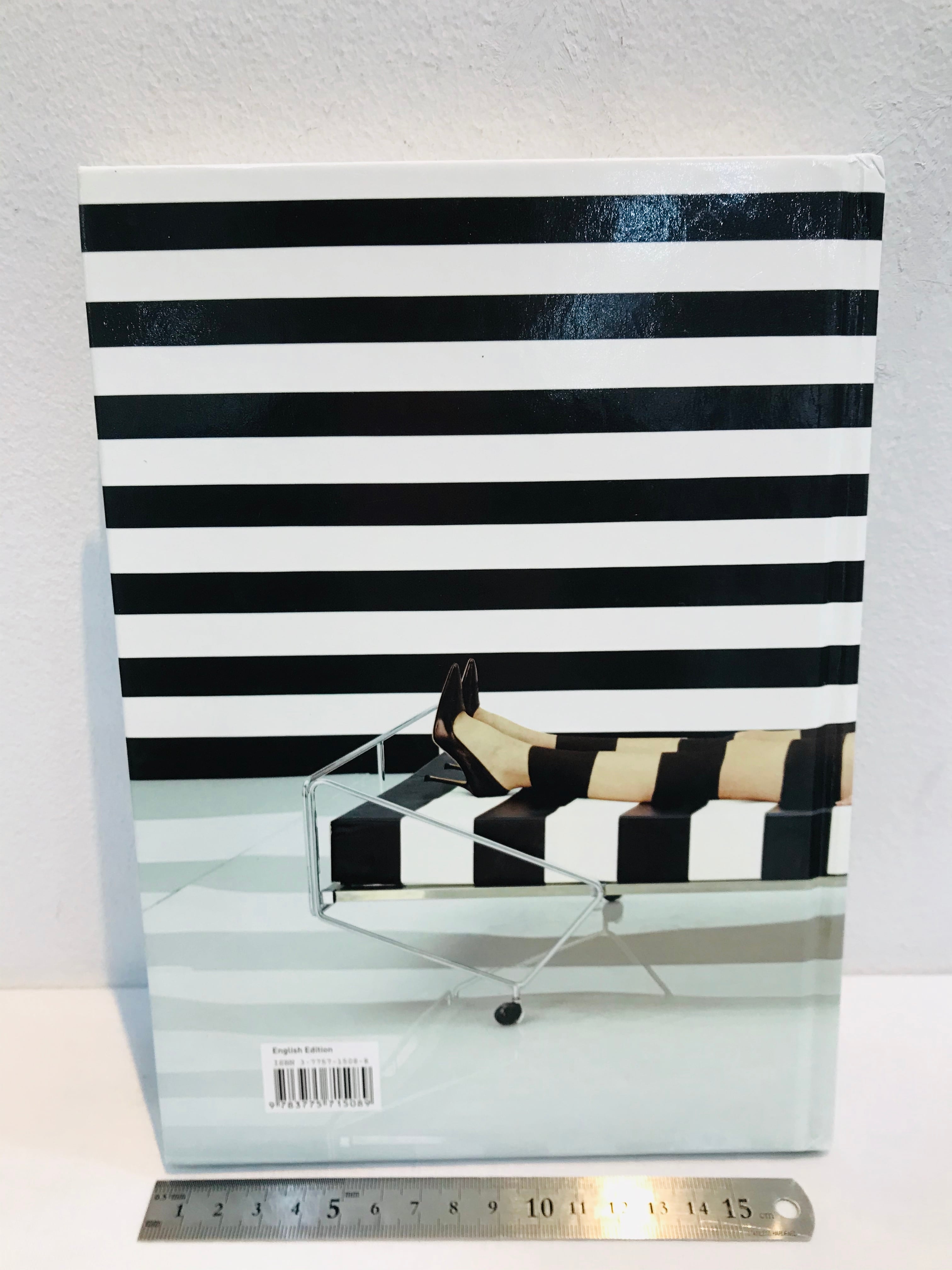 ヴァネッサ・ビークロフト VANESSA BEECROFT | zbooks