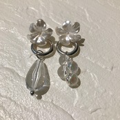 フラワー × クリア アシンメトリーピアス / サージカルステンレス