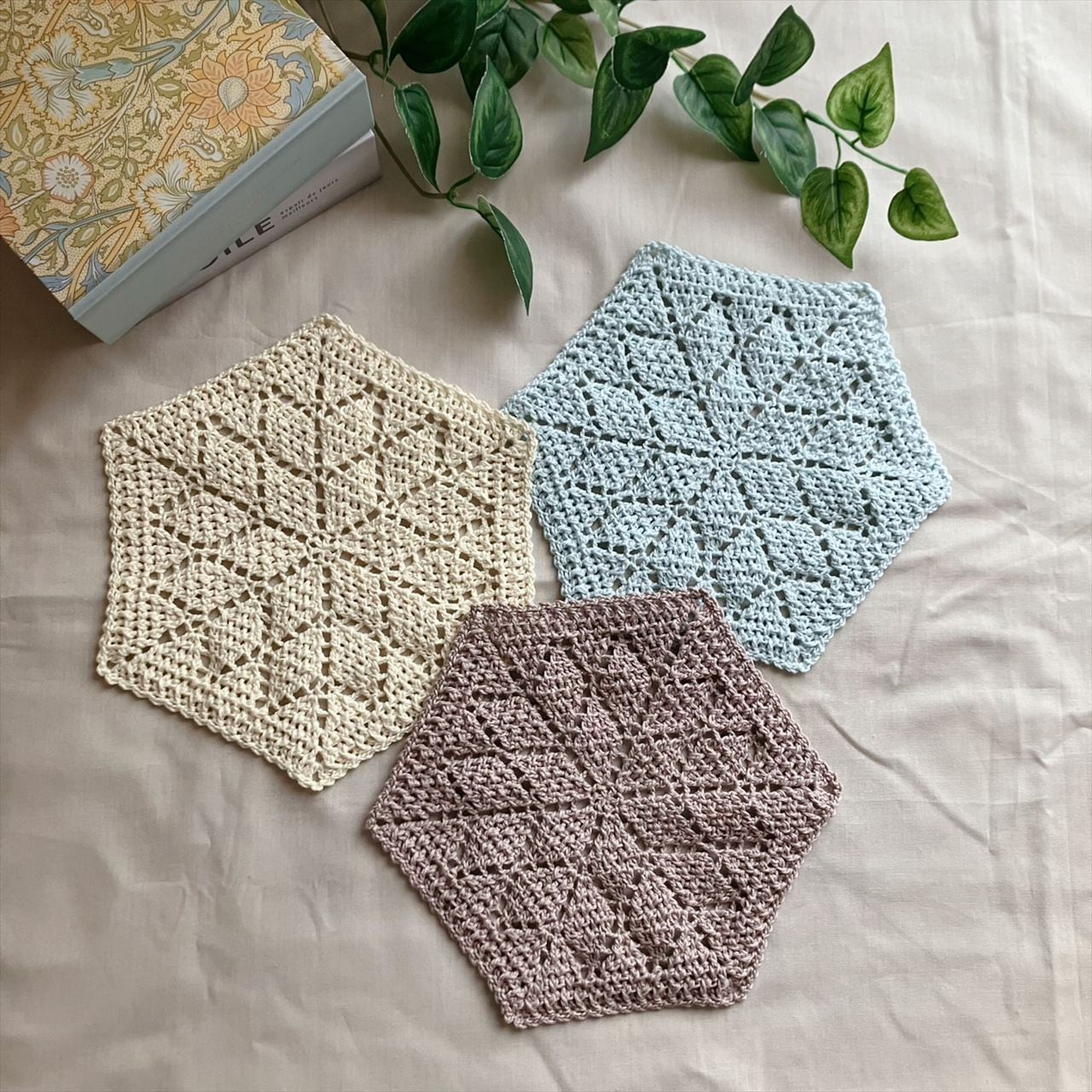 手編み　ベニワレン　ダイヤ　大判　ムーリルト 手編みキット】かぎ針編みのダイヤ柄ニッタオル | 手編み雑貨の編み図