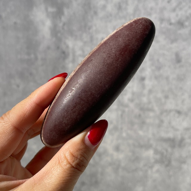 インド・ナマダ川【クリプトクリスタリンクォーツ（シバリンガム）】リンガム ① 鉱物 天然石 パワーストーン