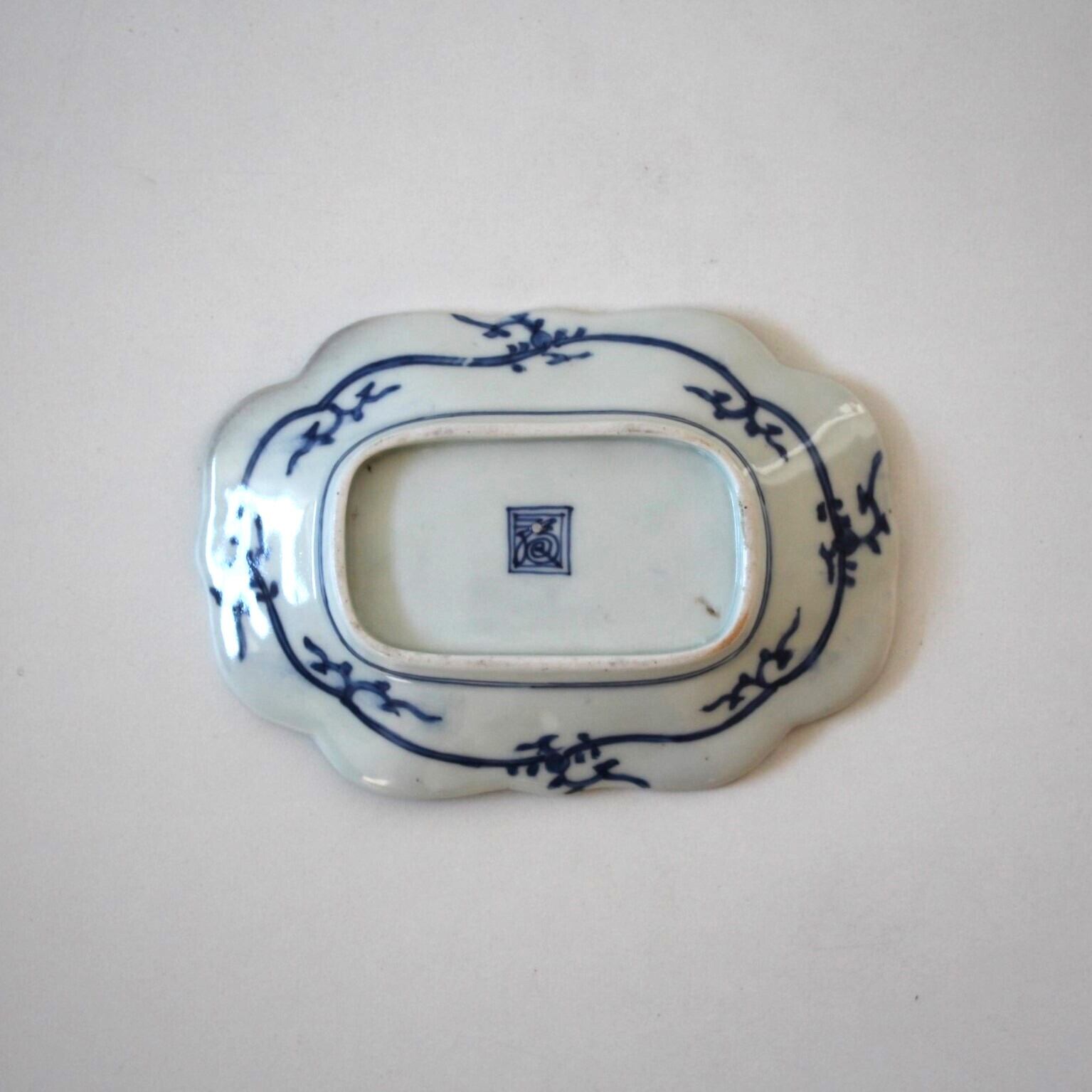 古伊万里染付花唐草文変形皿 d16.6cm Imari Blue and White Dish