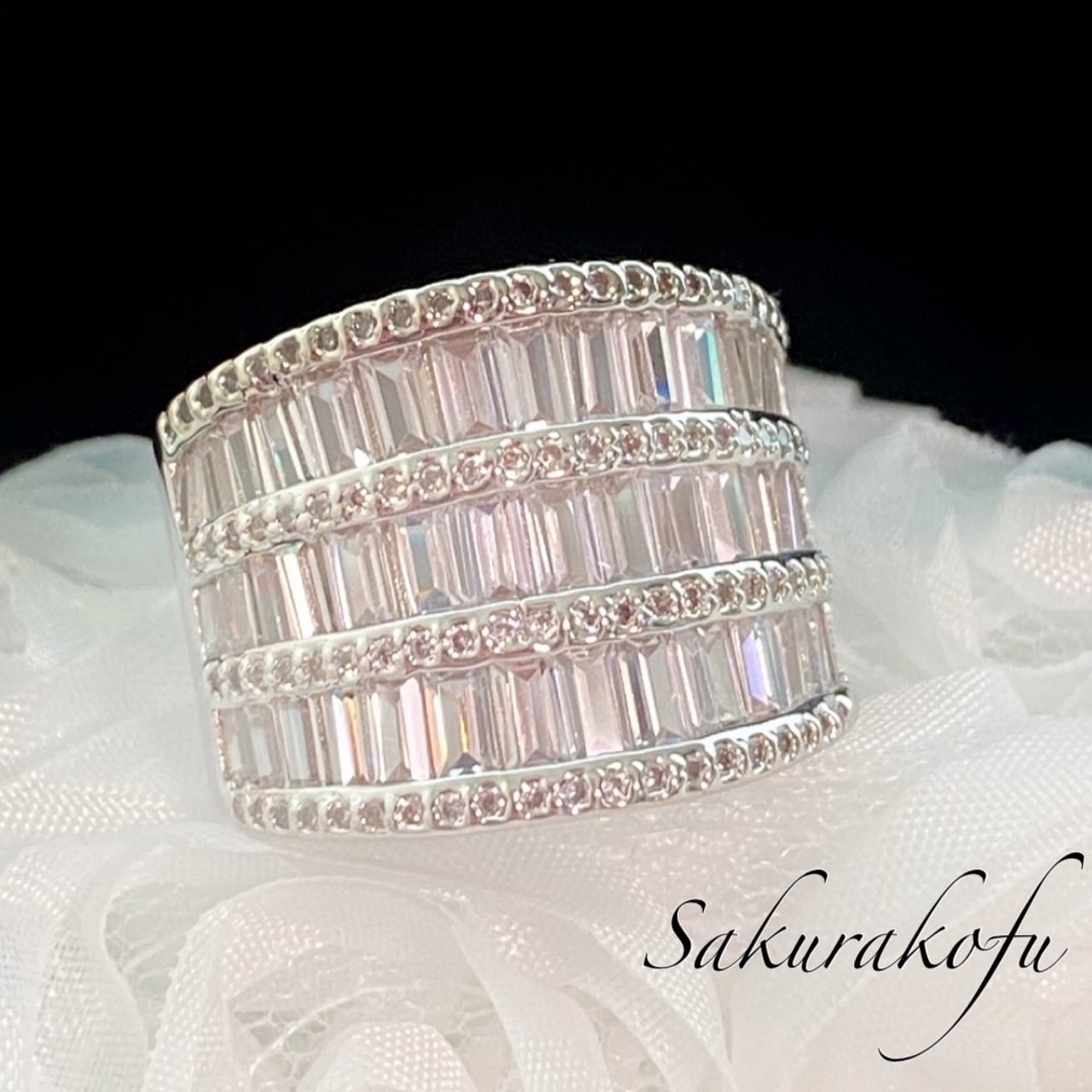 D077 レディース リング 指輪 セレブリティ ゴージャス ワイドエタニティ バケットカット シルバー